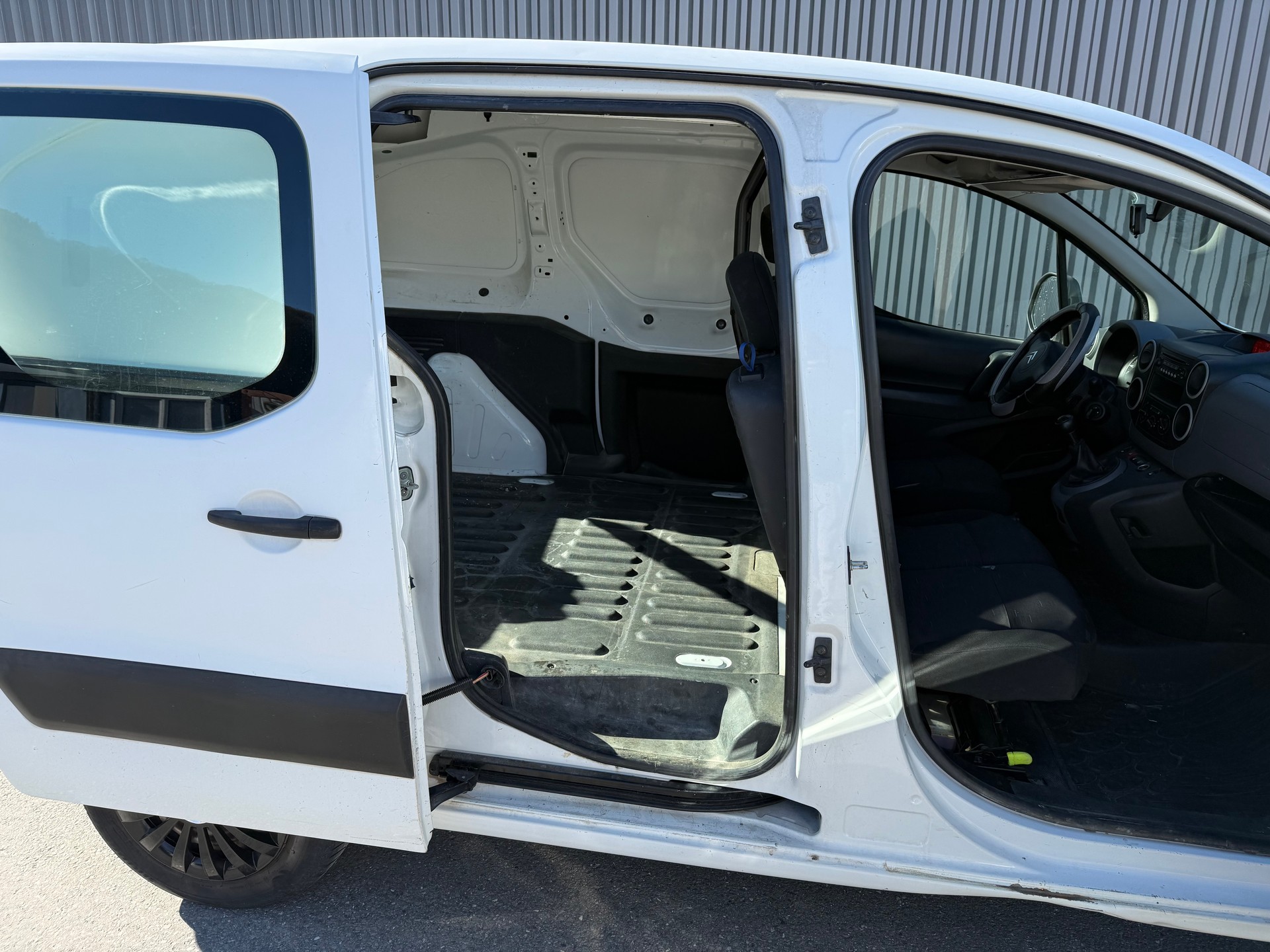 CITROEN BERLINGO 1.6 ESSENCE CHARGÉ 702 KG-image-10