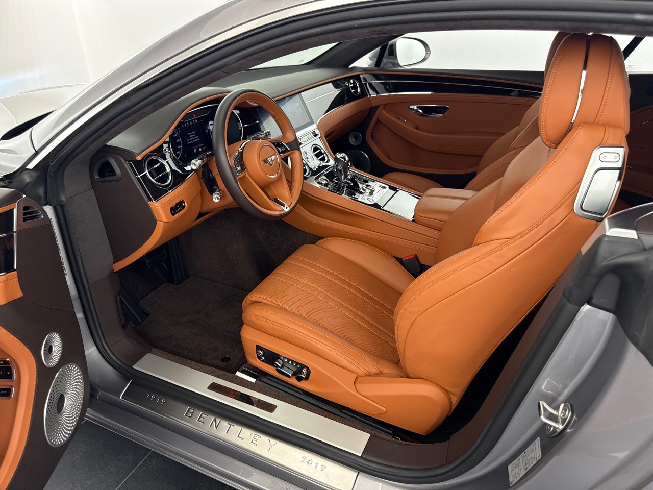 BENTLEY Continental GT 6.0 W12 ''CH-Auslieferung''-image-4