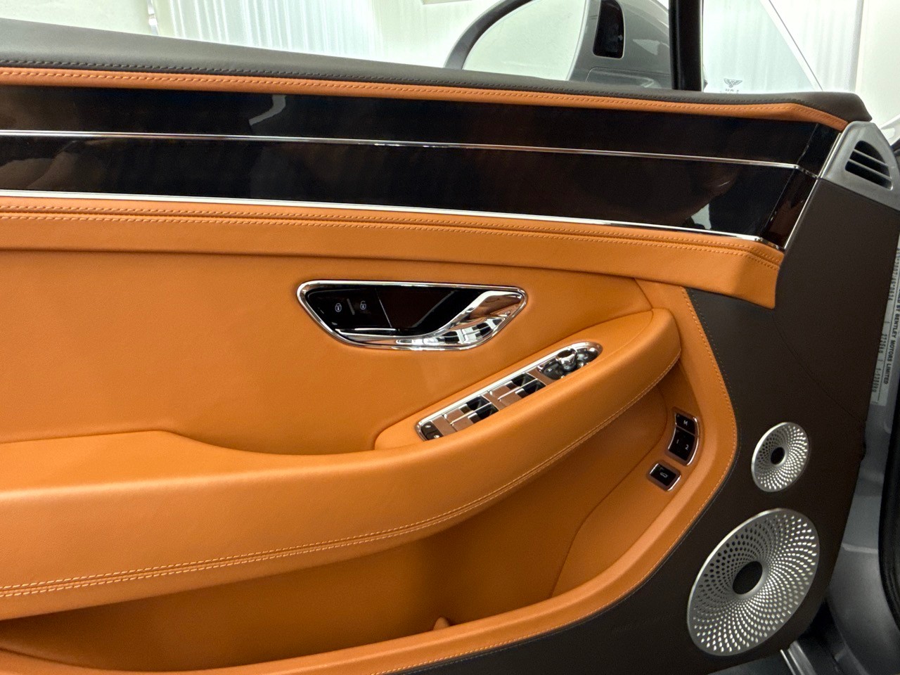 BENTLEY Continental GT 6.0 W12 ''CH-Auslieferung''-image-9