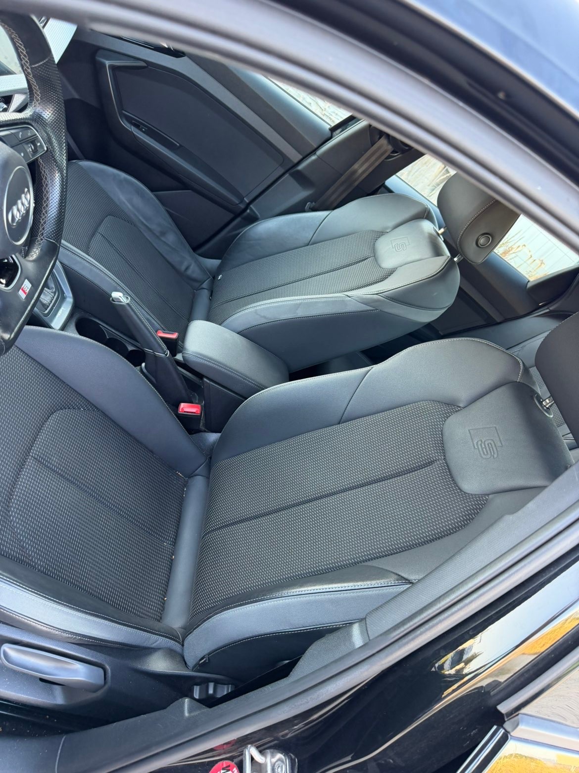 AUDI A1 City Carver 30 TFSI Attraction S-tronic-image-12