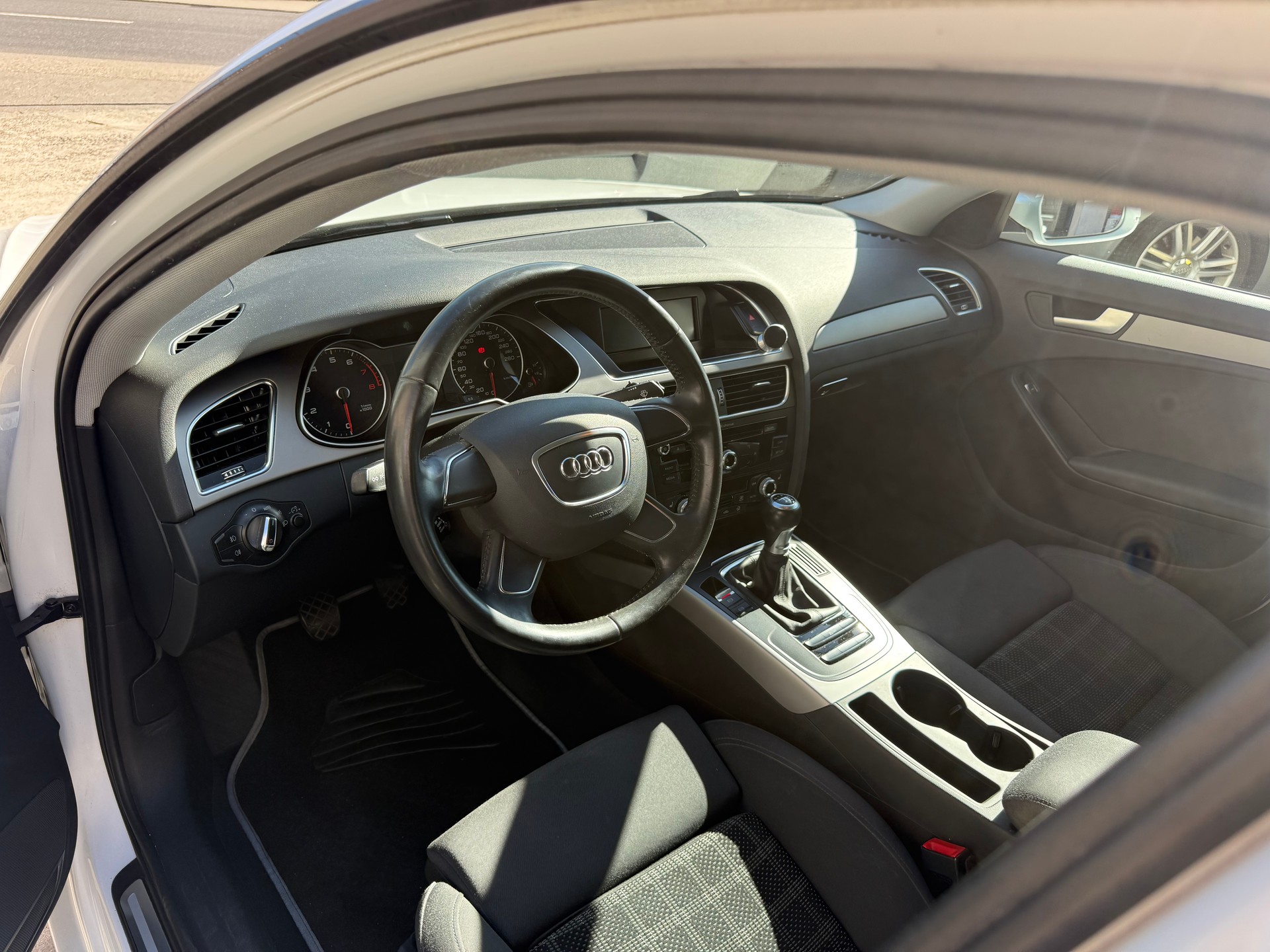 AUDI A4 Limousine 1.8 TFSI-image-5