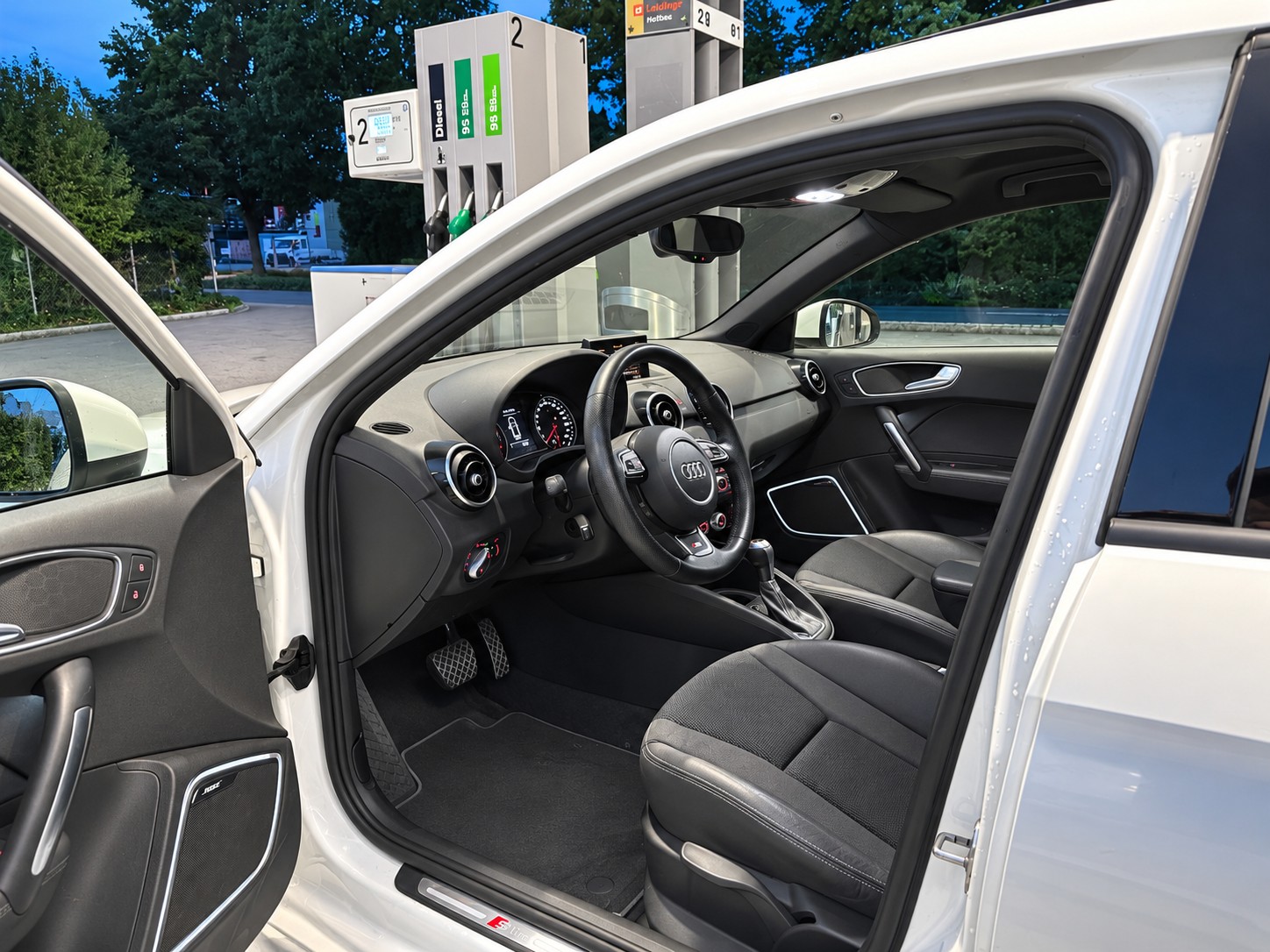 AUDI A1 Sportback Sport 1.4 TFSI Ambition S-tronic / Frisch ab MFK / BOSE Sound / Panoramadach / S-Sportsitze / Rotor Felgen-image-9