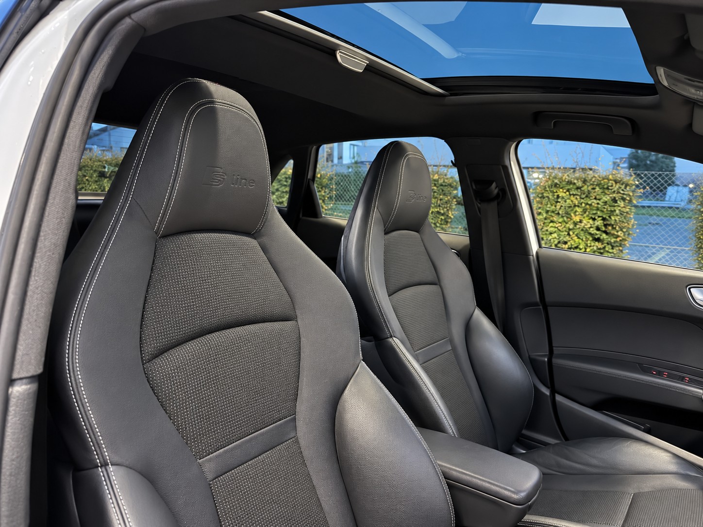AUDI A1 Sportback Sport 1.4 TFSI Ambition S-tronic / Frisch ab MFK / BOSE Sound / Panoramadach / S-Sportsitze / Rotor Felgen-image-7