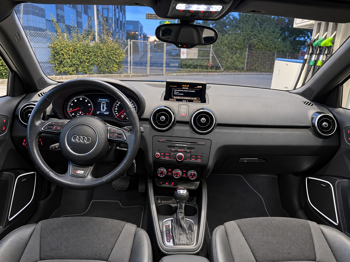 AUDI A1 Sportback Sport 1.4 TFSI Ambition S-tronic / Frisch ab MFK / BOSE Sound / Panoramadach / S-Sportsitze / Rotor Felgen-image-8