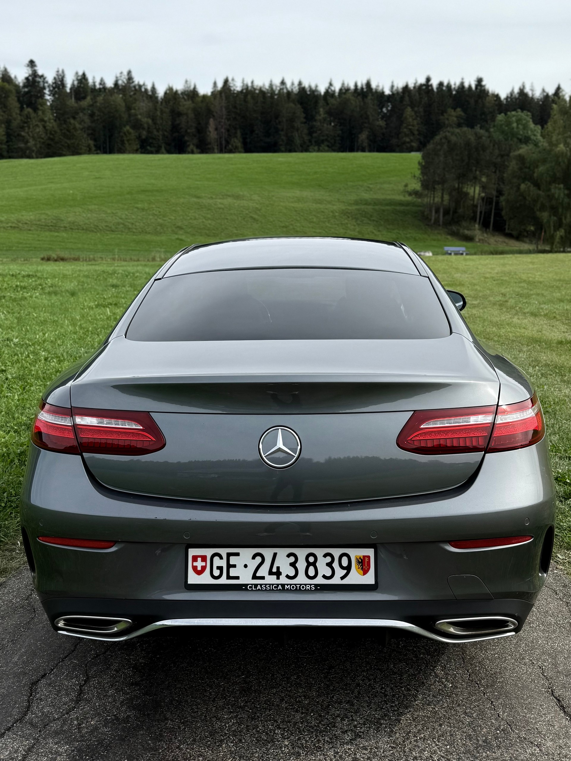 MERCEDES-BENZ E 200 AMG Line 4matic-image-1