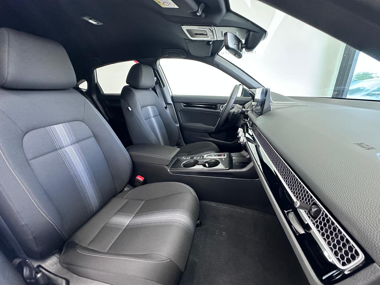 HONDA Civic 2.0 i-MMD HEV | Elegance Tageszulassung | CH-Fahrzeug | 8 Jahre Werksgarantie |-image-11