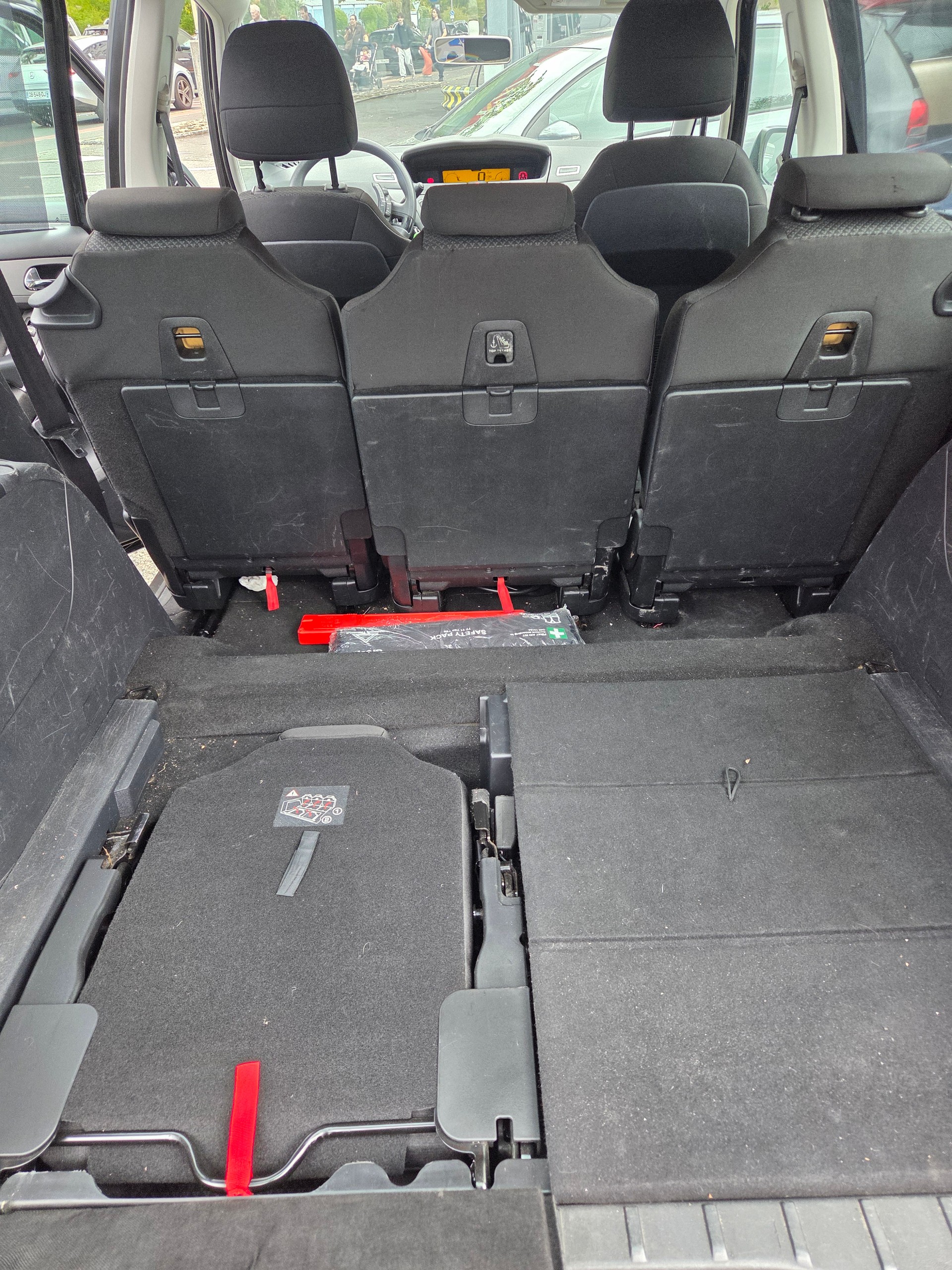 CITROEN Grand C4 Picasso 1.6 HDI 16V Attraction-image-6