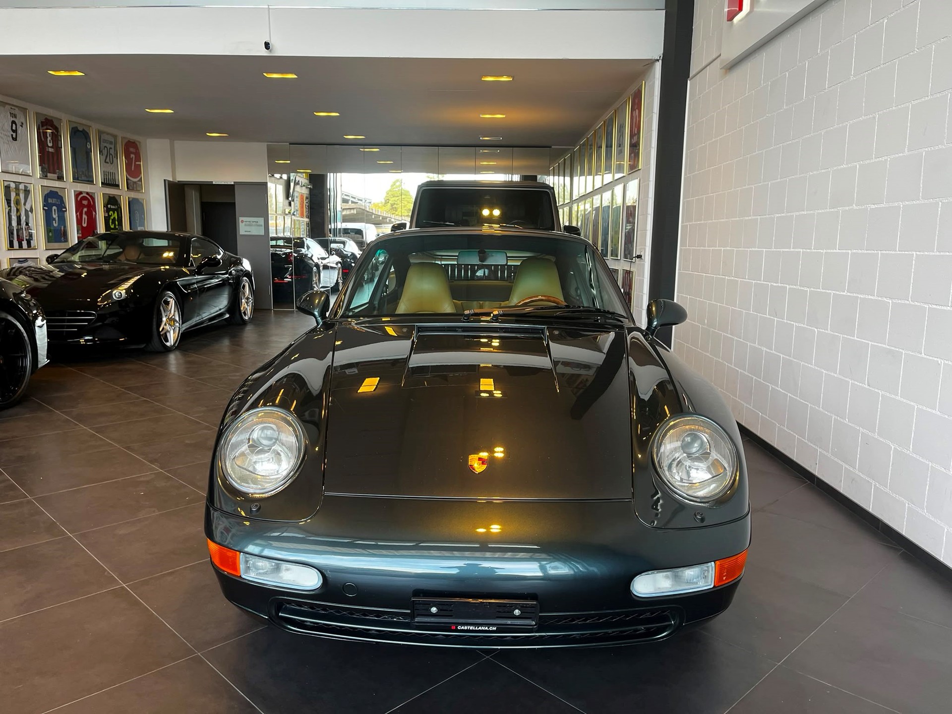 PORSCHE 911 Carrera-image-2