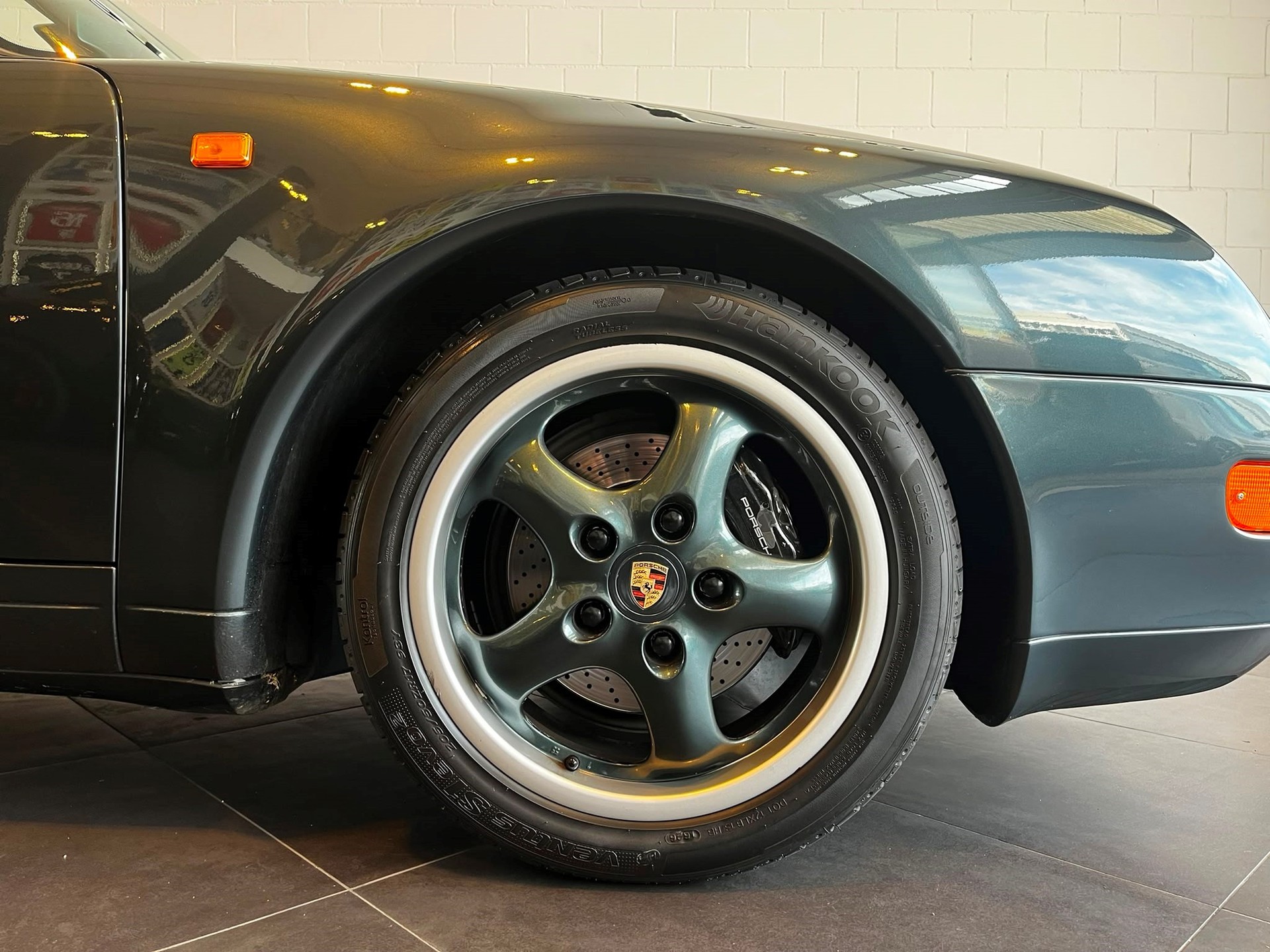 PORSCHE 911 Carrera-image-19