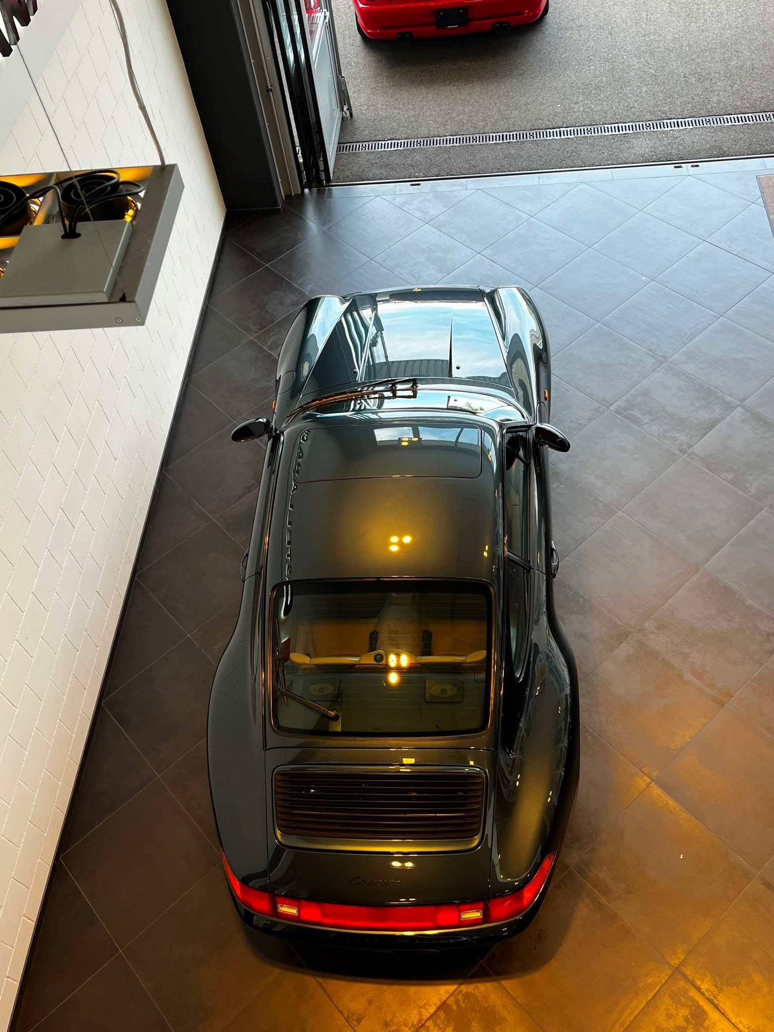 PORSCHE 911 Carrera-image-10