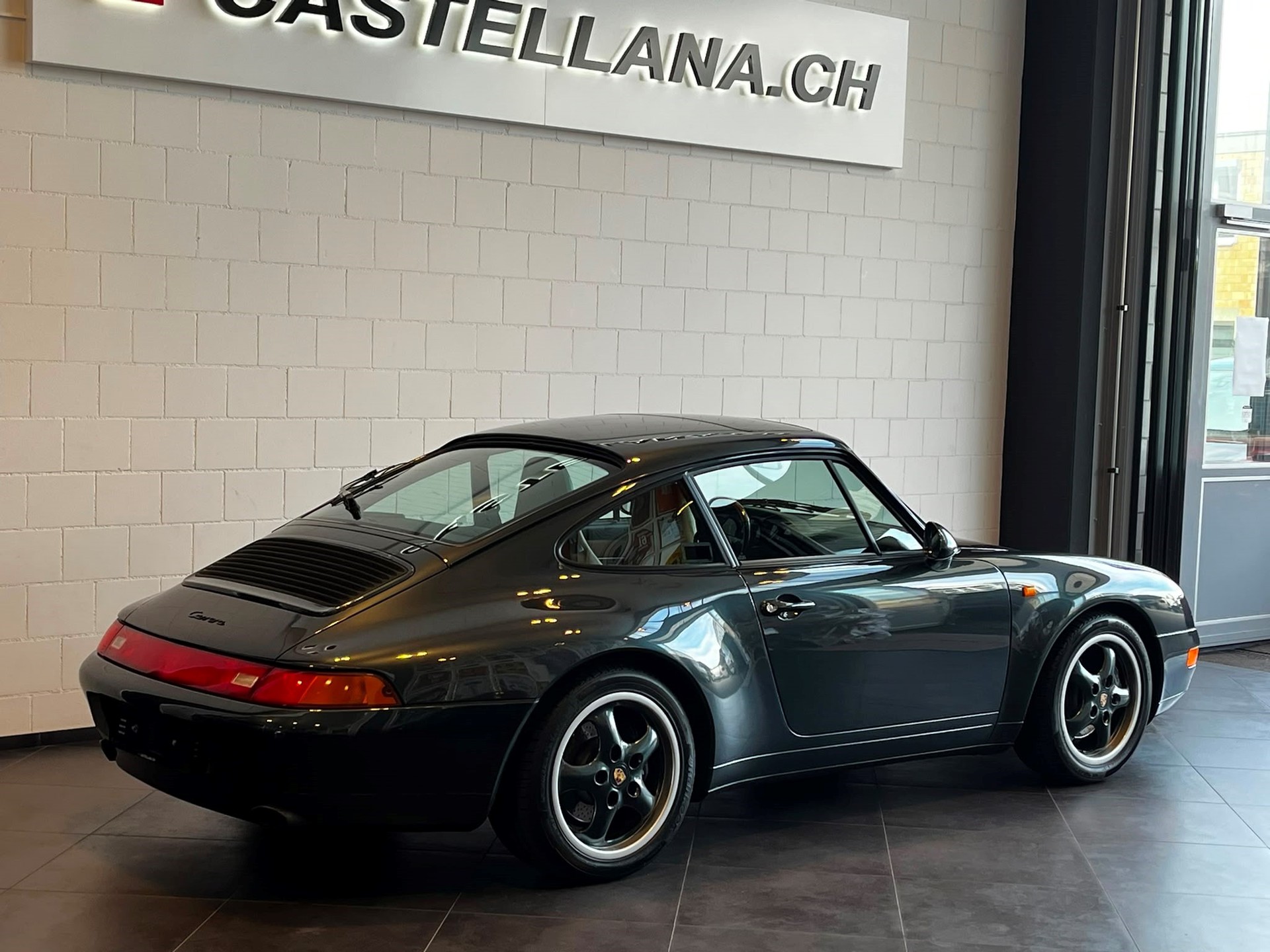 PORSCHE 911 Carrera-image-6