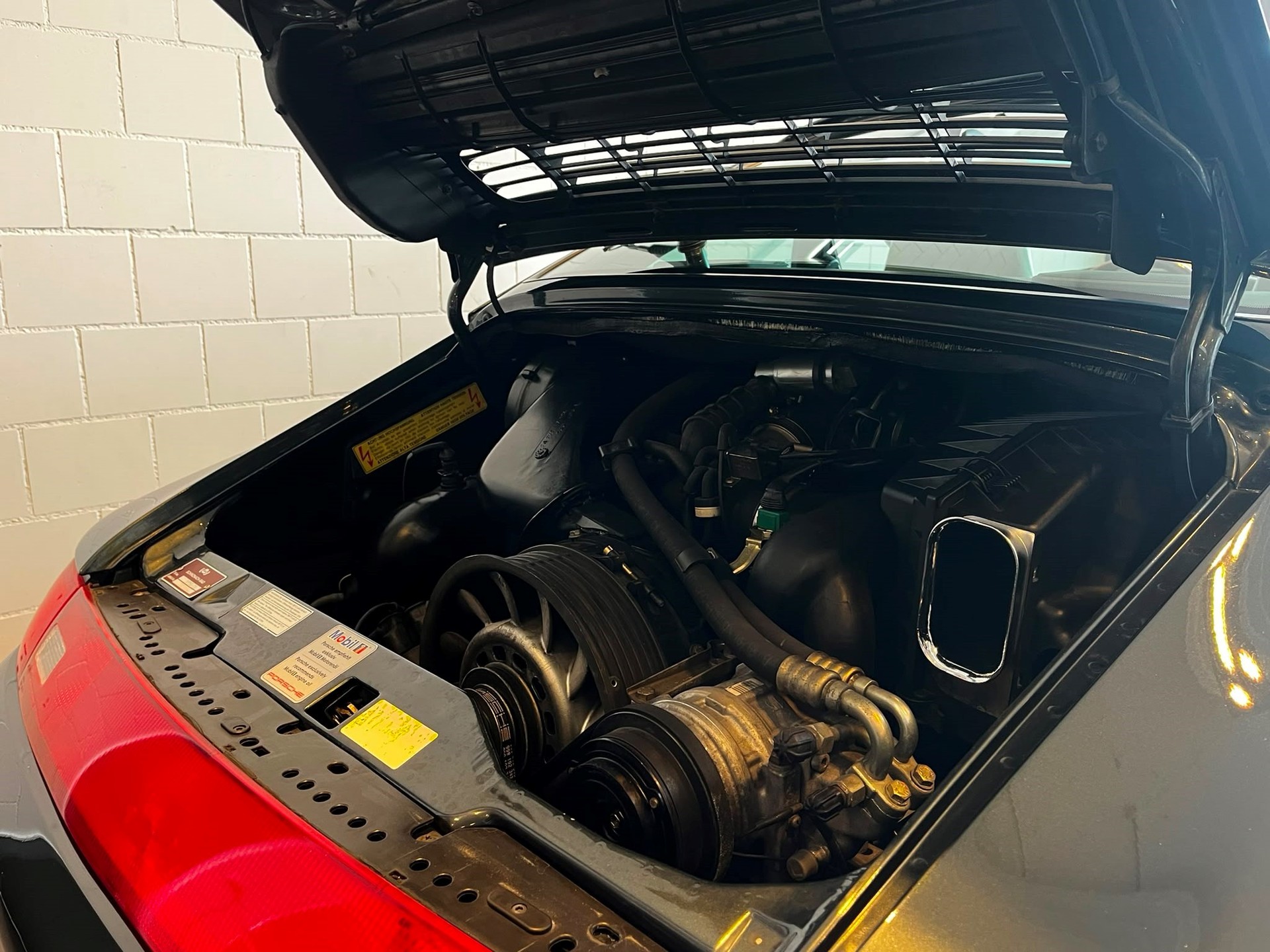 PORSCHE 911 Carrera-image-17