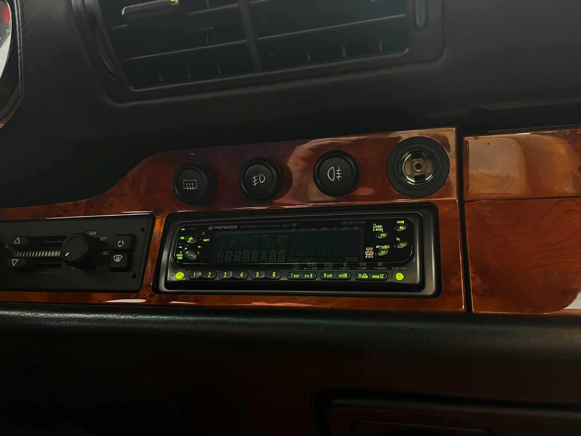 PORSCHE 911 Carrera-image-16