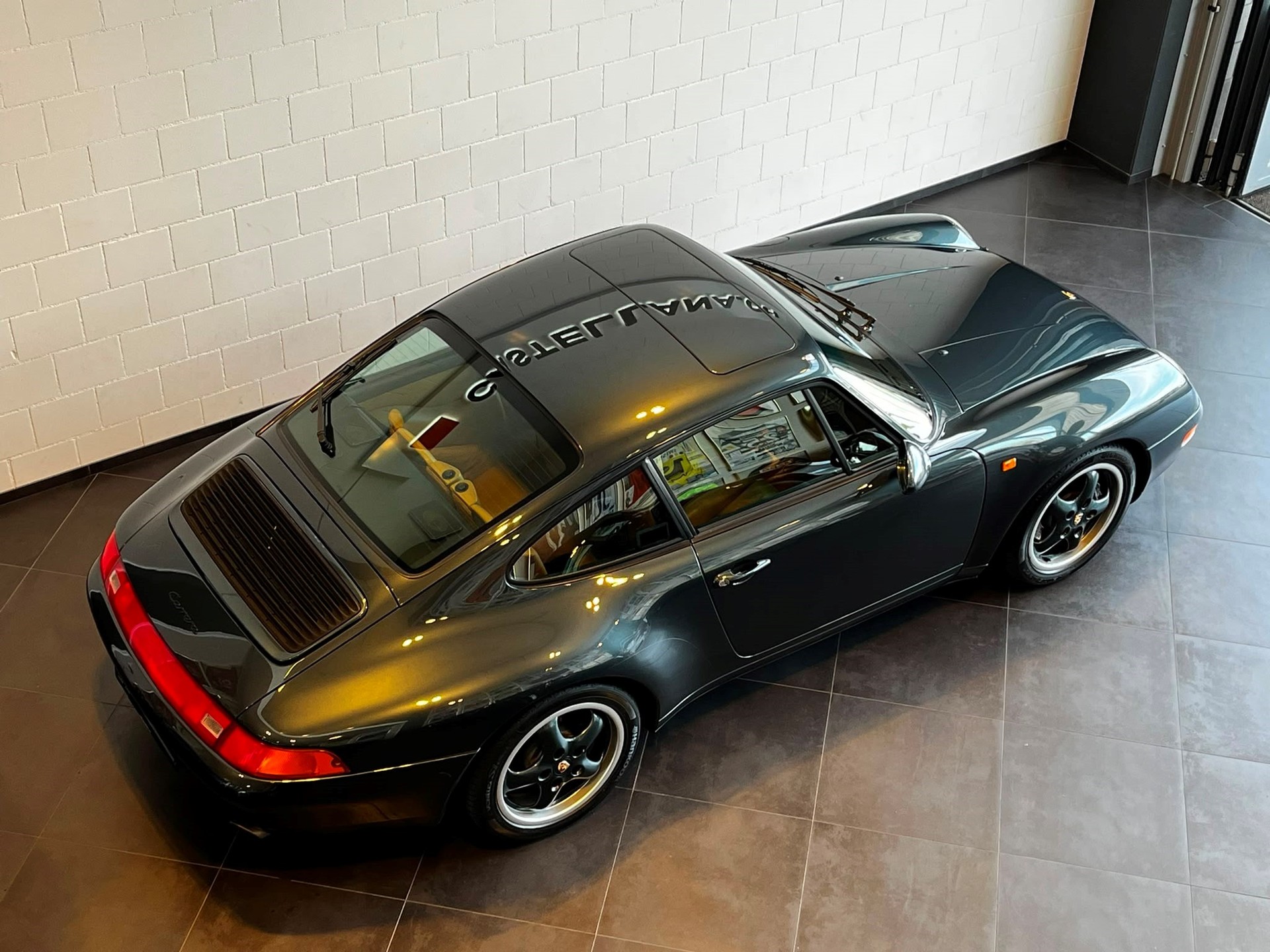 PORSCHE 911 Carrera-image-9
