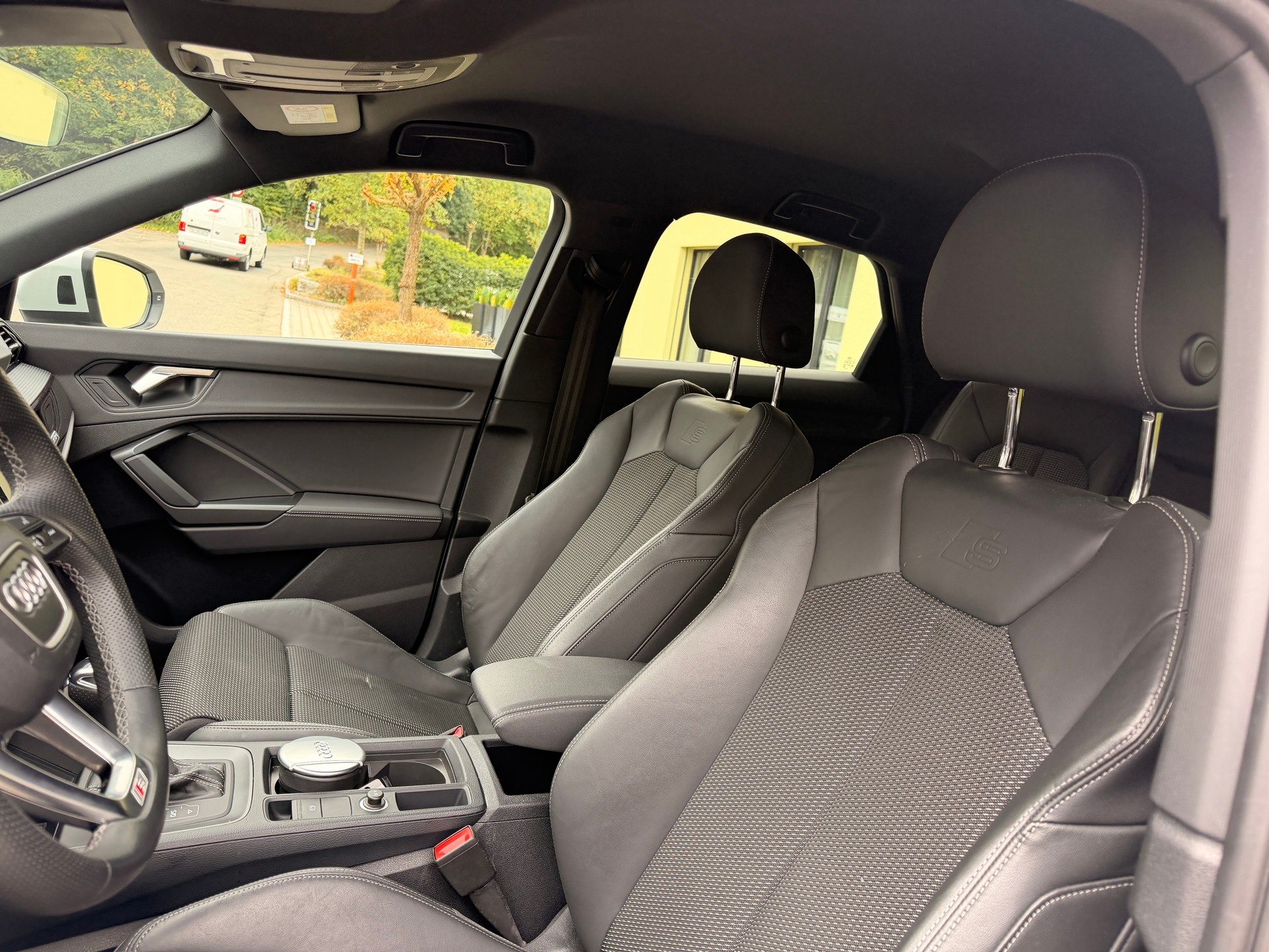 AUDI Q3 Sportback 40 TDI S line quattro S-tronic-image-7