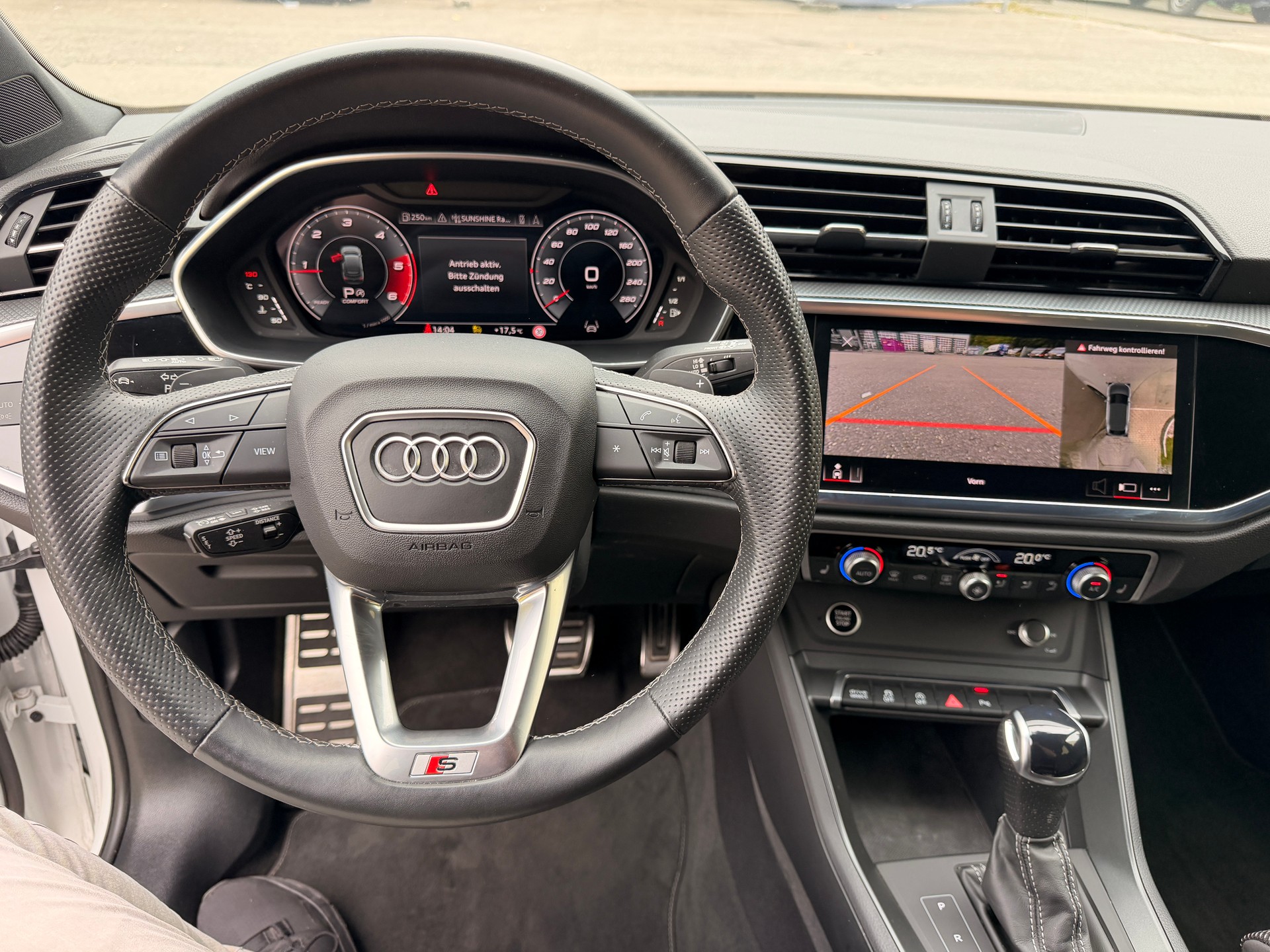 AUDI Q3 Sportback 40 TDI S line quattro S-tronic-image-8