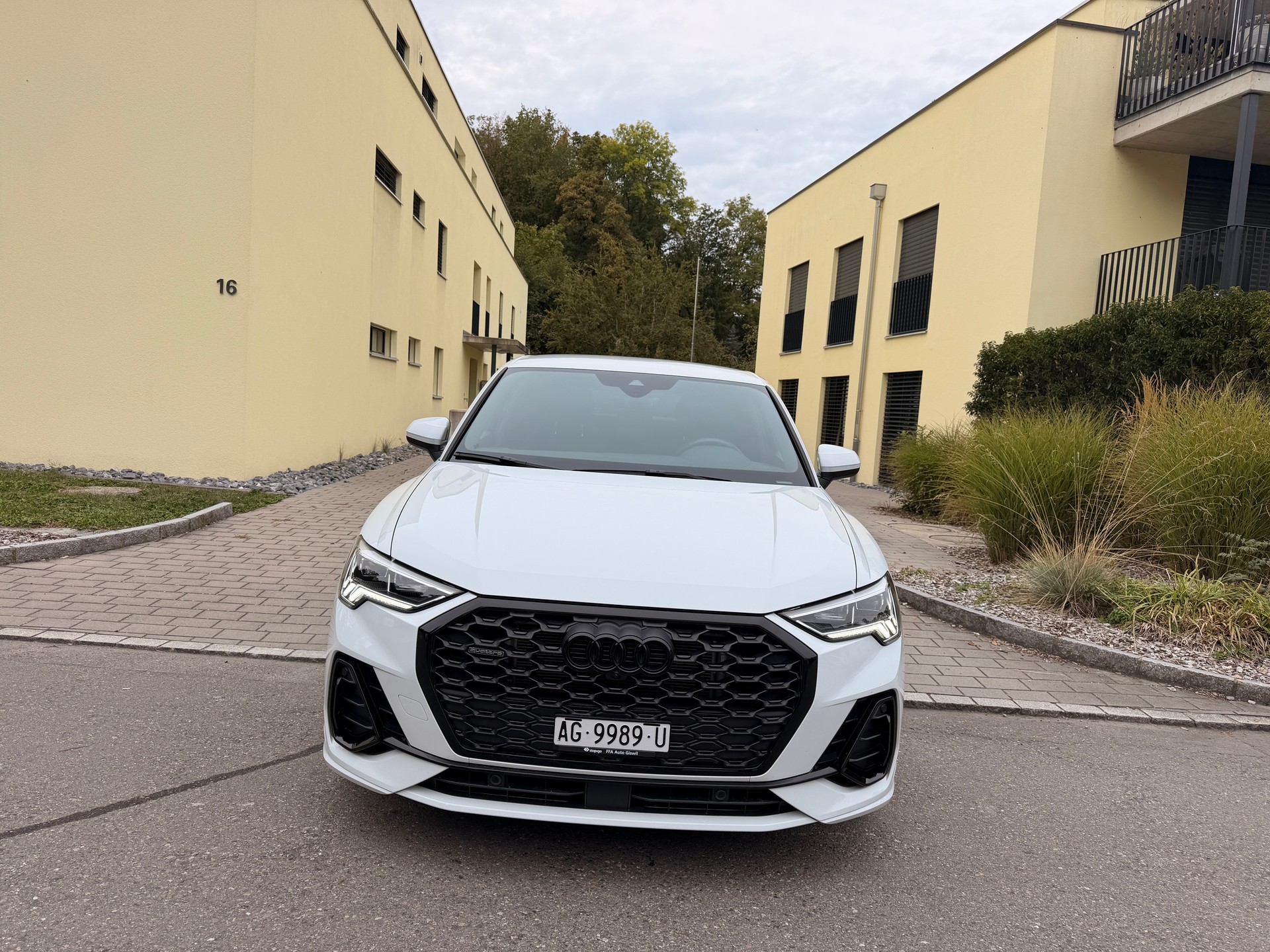 AUDI Q3 Sportback 40 TDI S line quattro S-tronic-image-0