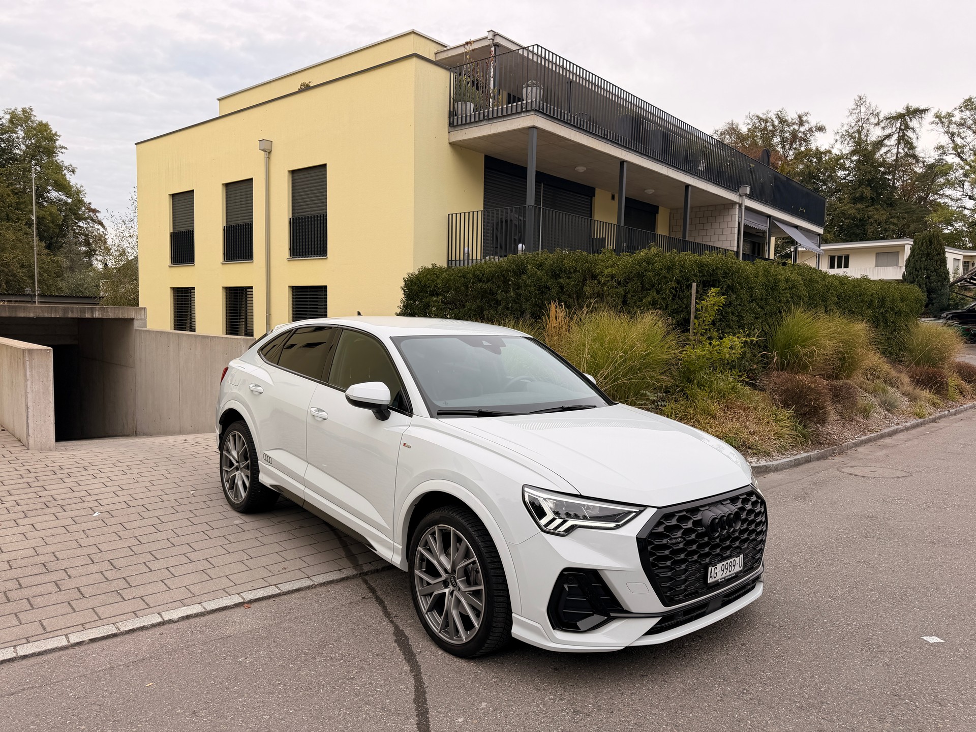 AUDI Q3 Sportback 40 TDI S line quattro S-tronic-image-2