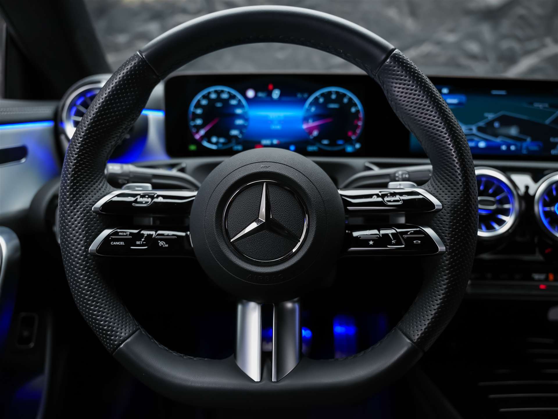 MERCEDES-BENZ CLA 200 AMG Line 7G-DCT *Facelift*Assistenten*Amientenbeleuchtung*-image-24