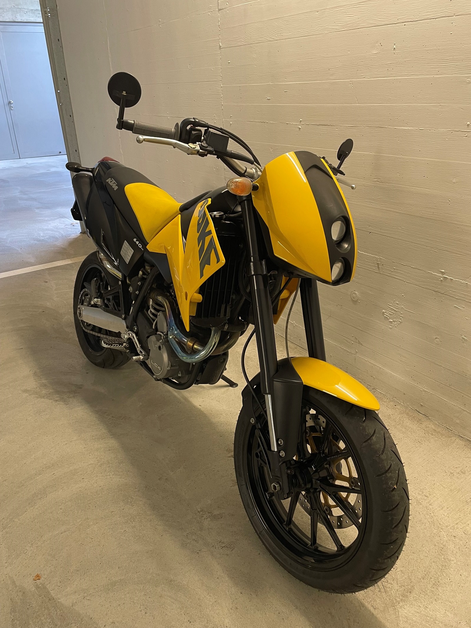 KTM 640 Duke-E II (25kW)-showroom-element-1