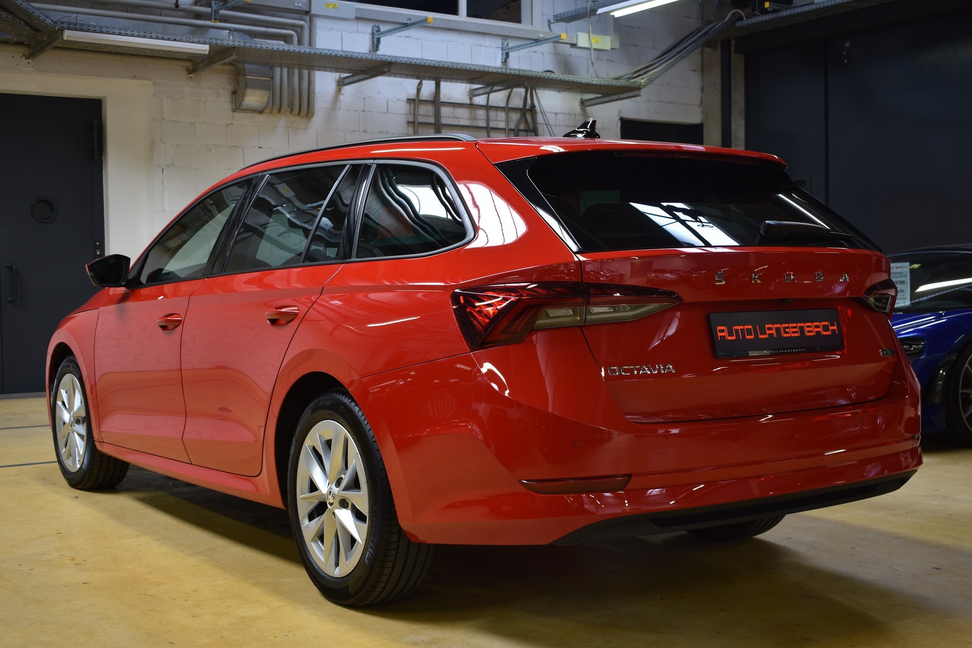 SKODA Octavia Combi 1.5 TSI mHEV DSG Style - Modell 2022-image-2
