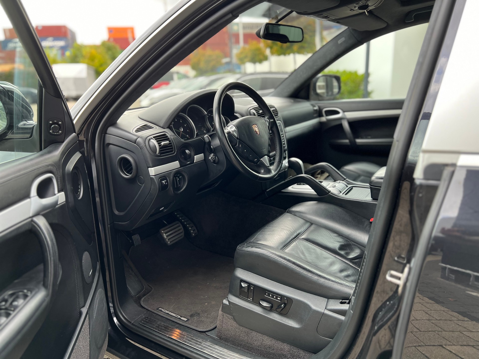 PORSCHE Cayenne GTS Tiptronic-image-4