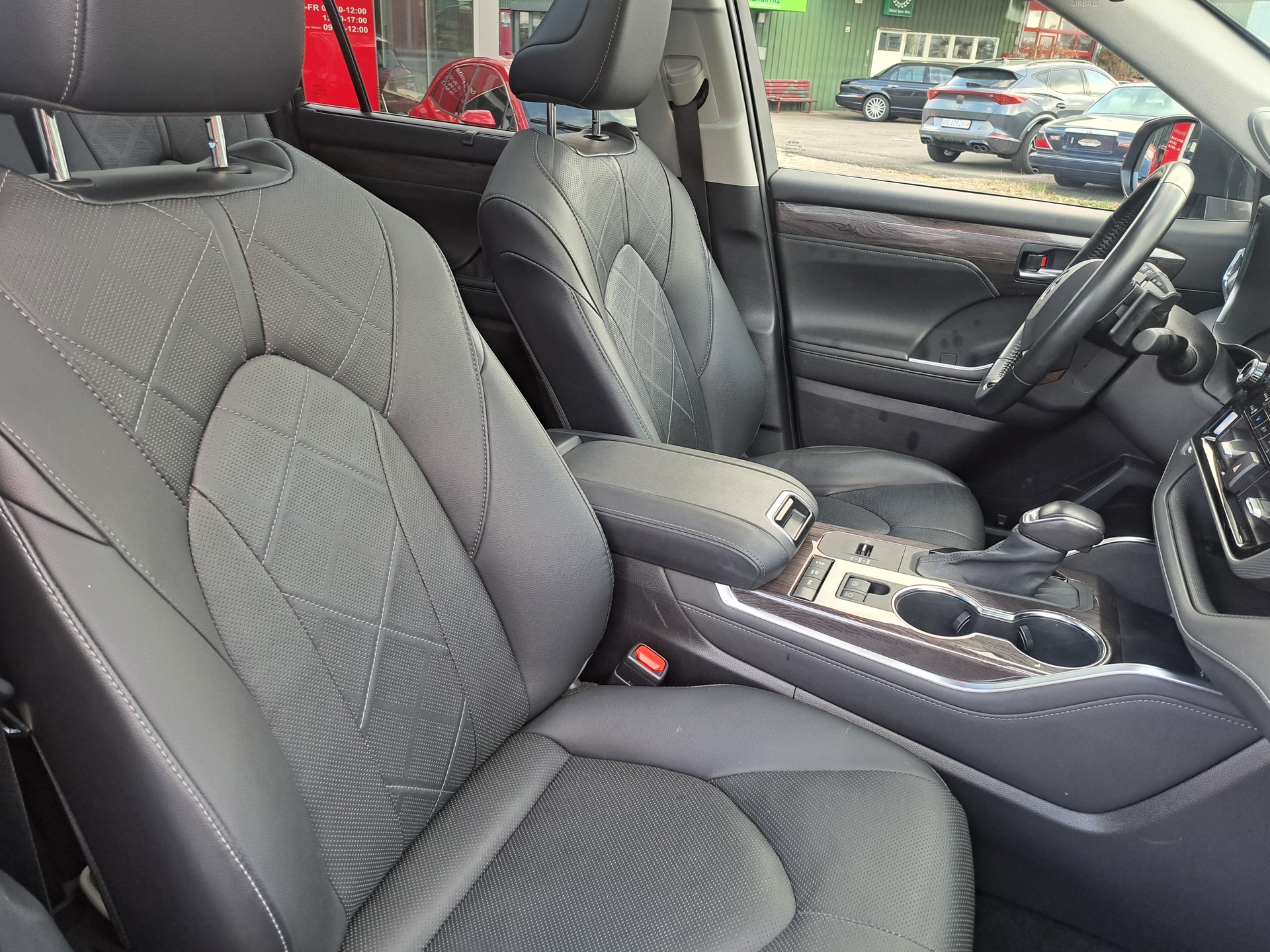 TOYOTA Highlander 2.5 HSD Premium e-CVT-image-4