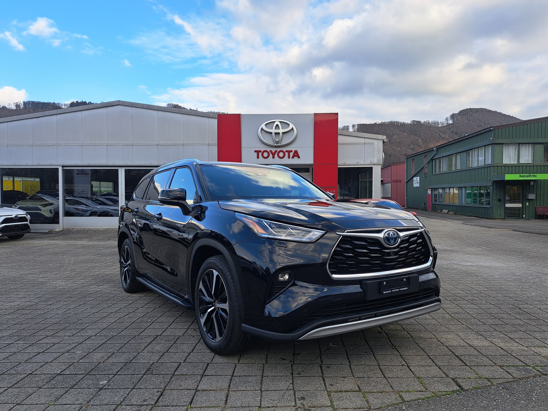TOYOTA Highlander 2.5 HSD Premium e-CVT-image-1