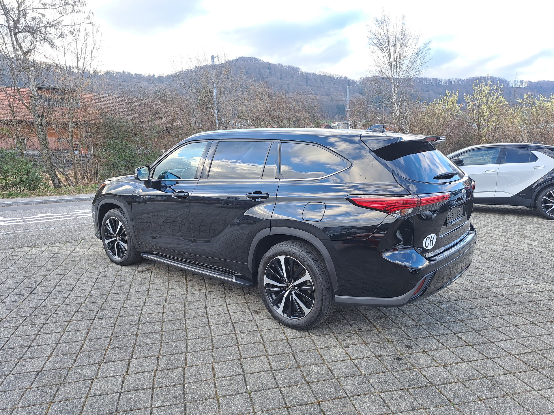 TOYOTA Highlander 2.5 HSD Premium e-CVT-image-8