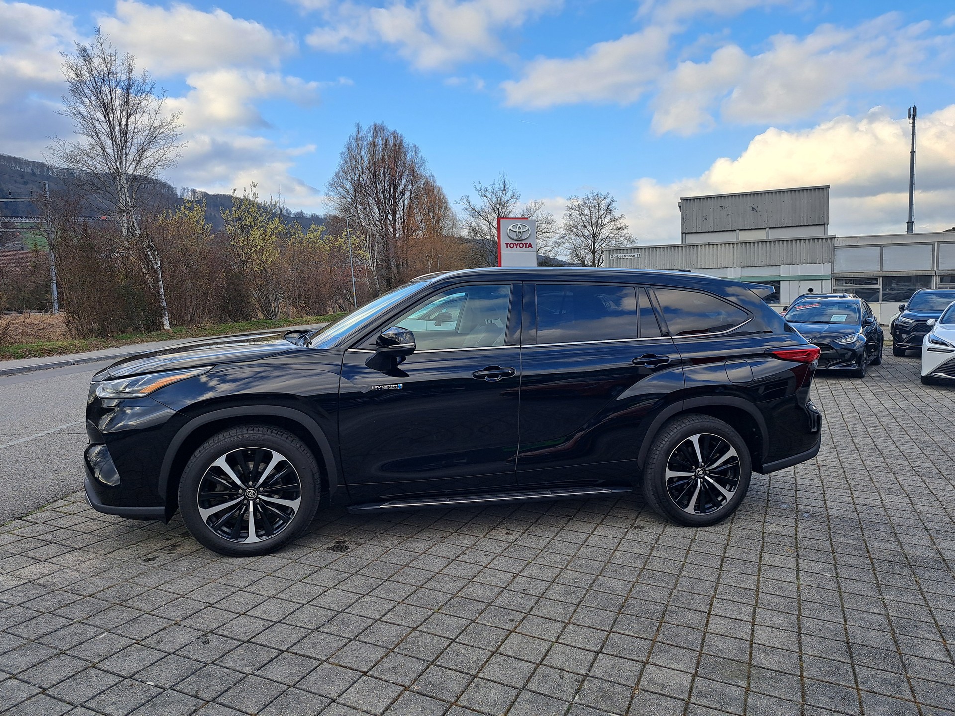 TOYOTA Highlander 2.5 HSD Premium e-CVT-image-9