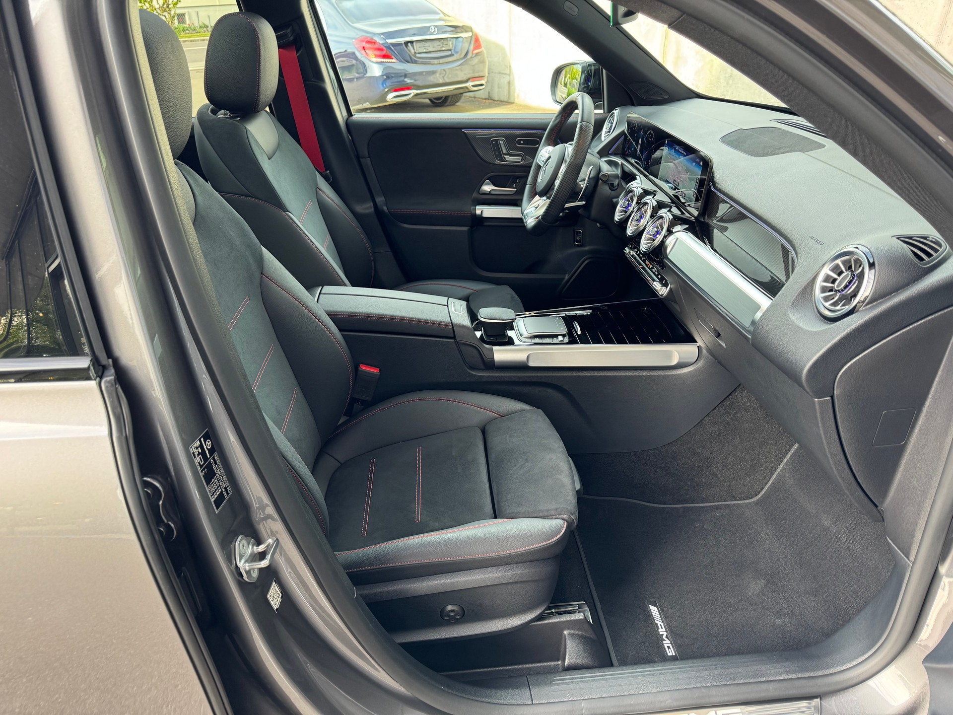 MERCEDES-BENZ GLB 35 AMG 4Matic 8G-Tronic-image-19