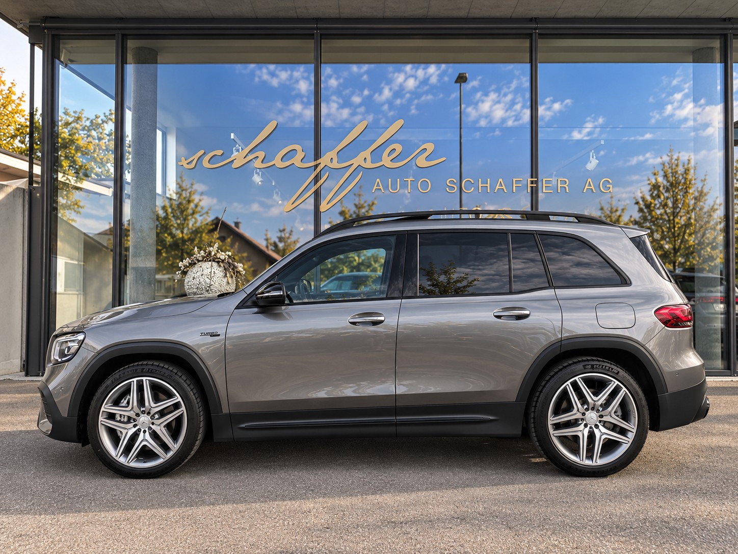 MERCEDES-BENZ GLB 35 AMG 4Matic 8G-Tronic-showroom-element-3