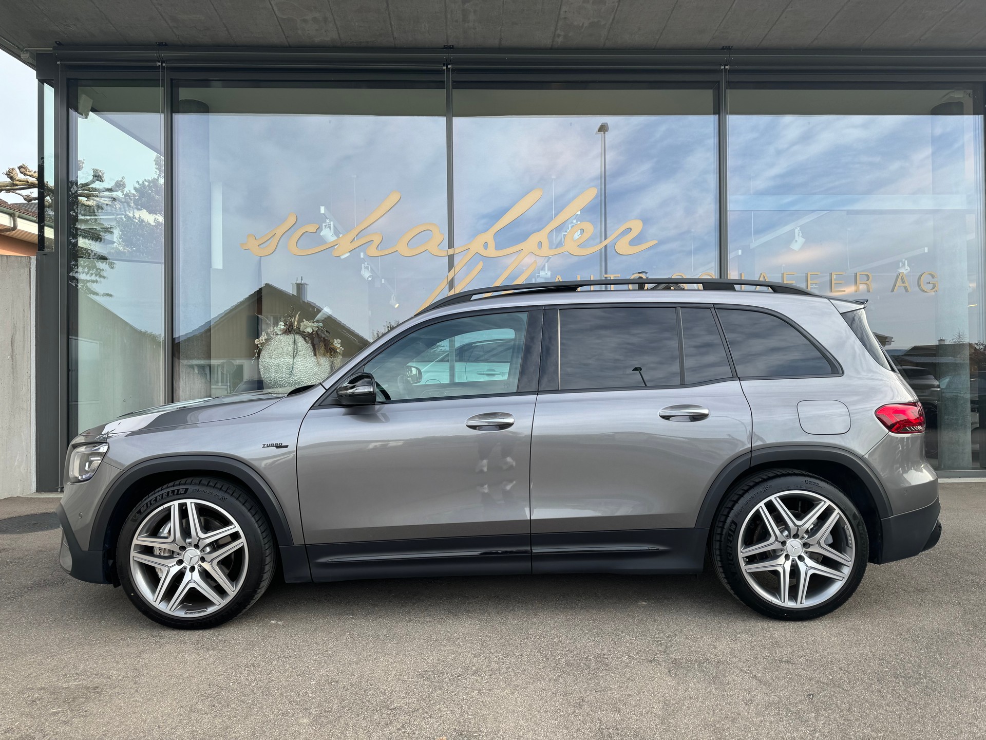 MERCEDES-BENZ GLB 35 AMG 4Matic 8G-Tronic-image-4