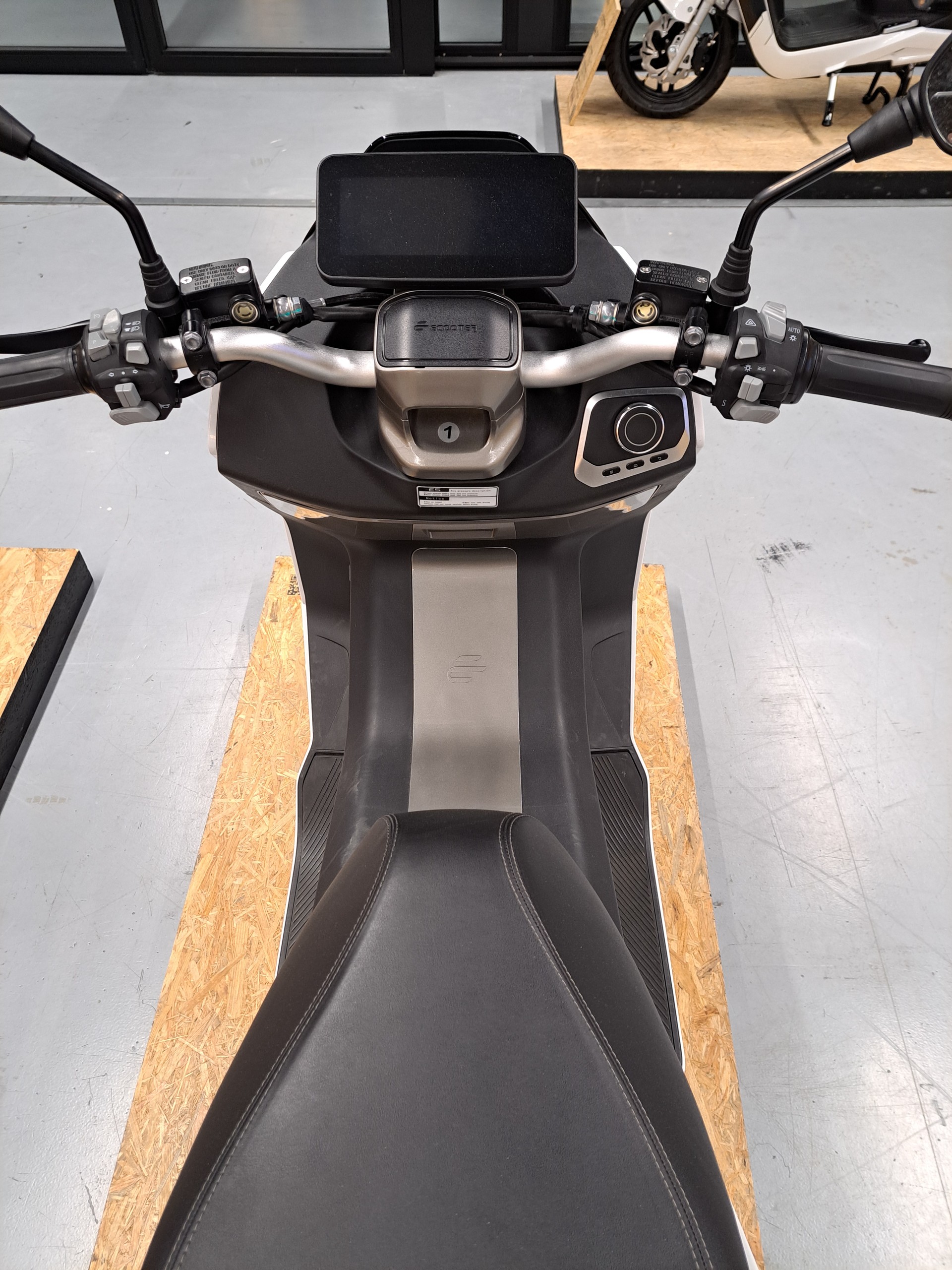 ECOOTER E5-showroom-element-3