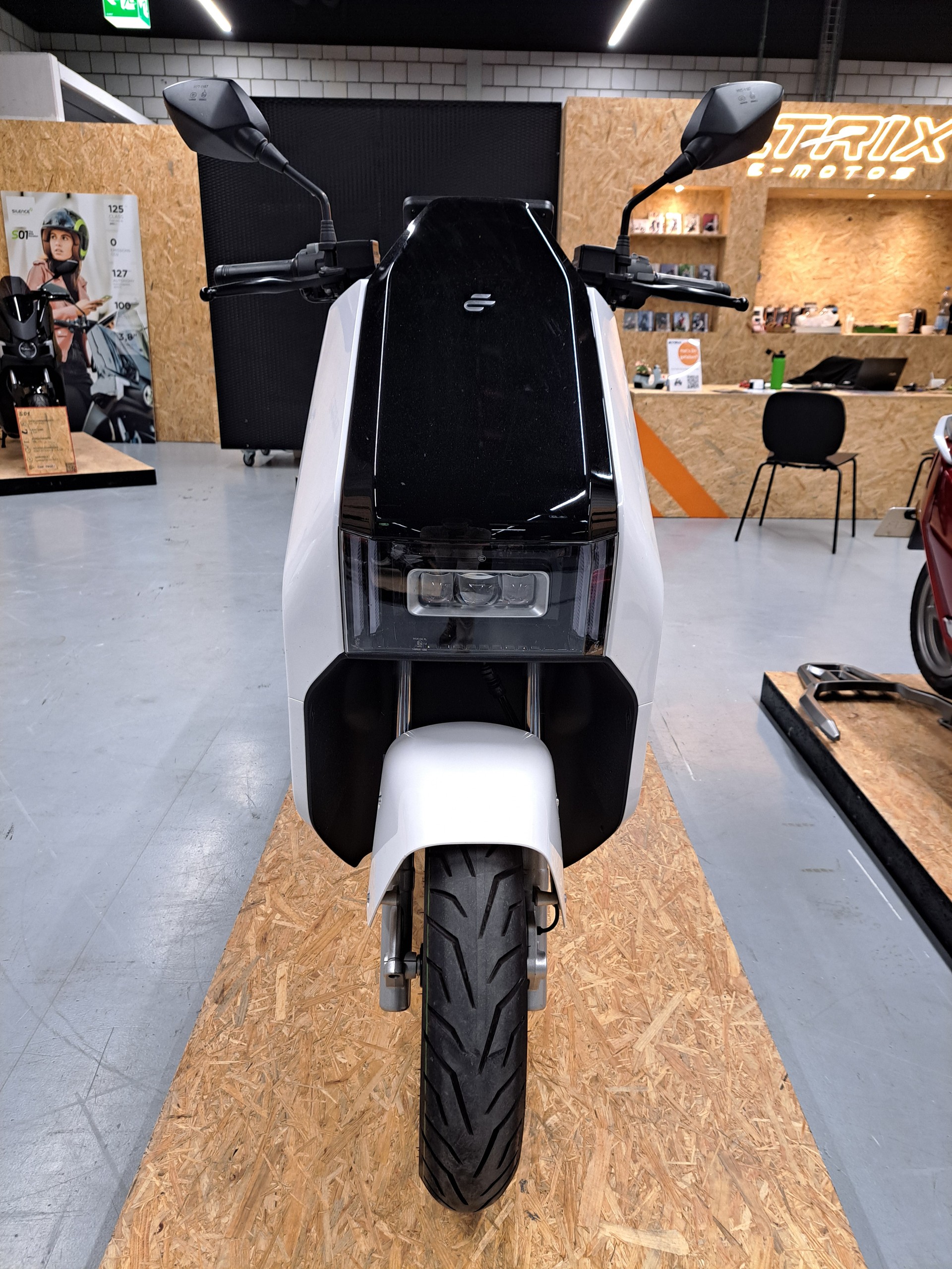 ECOOTER E5-showroom-element-2