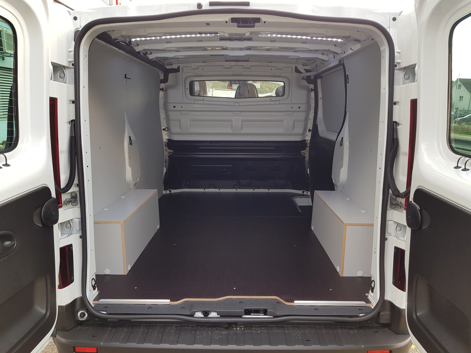 RENAULT Trafic Red Edition L1H1-image-3