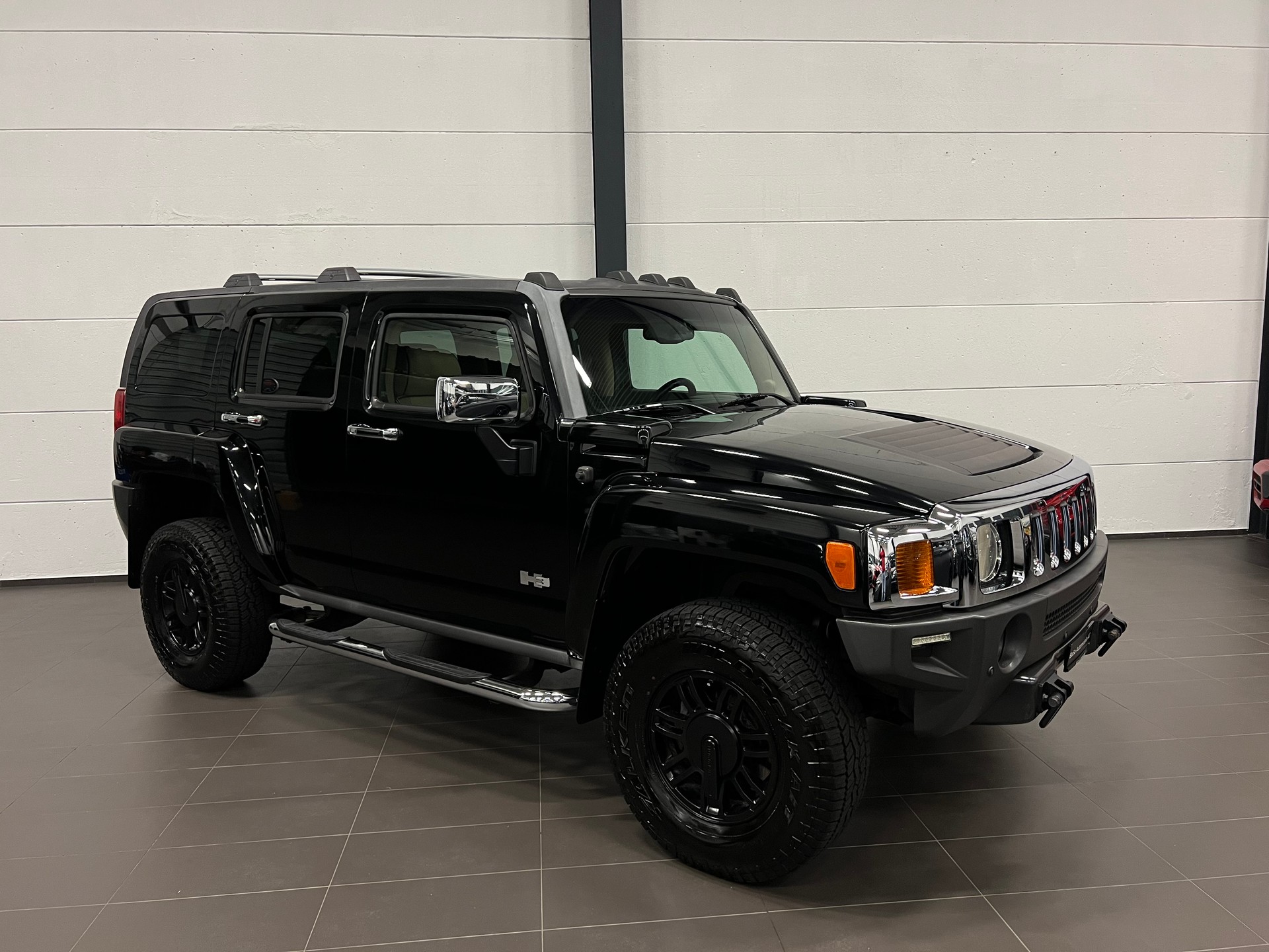 HUMMER H3 3.5 Luxury-showroom-element-3