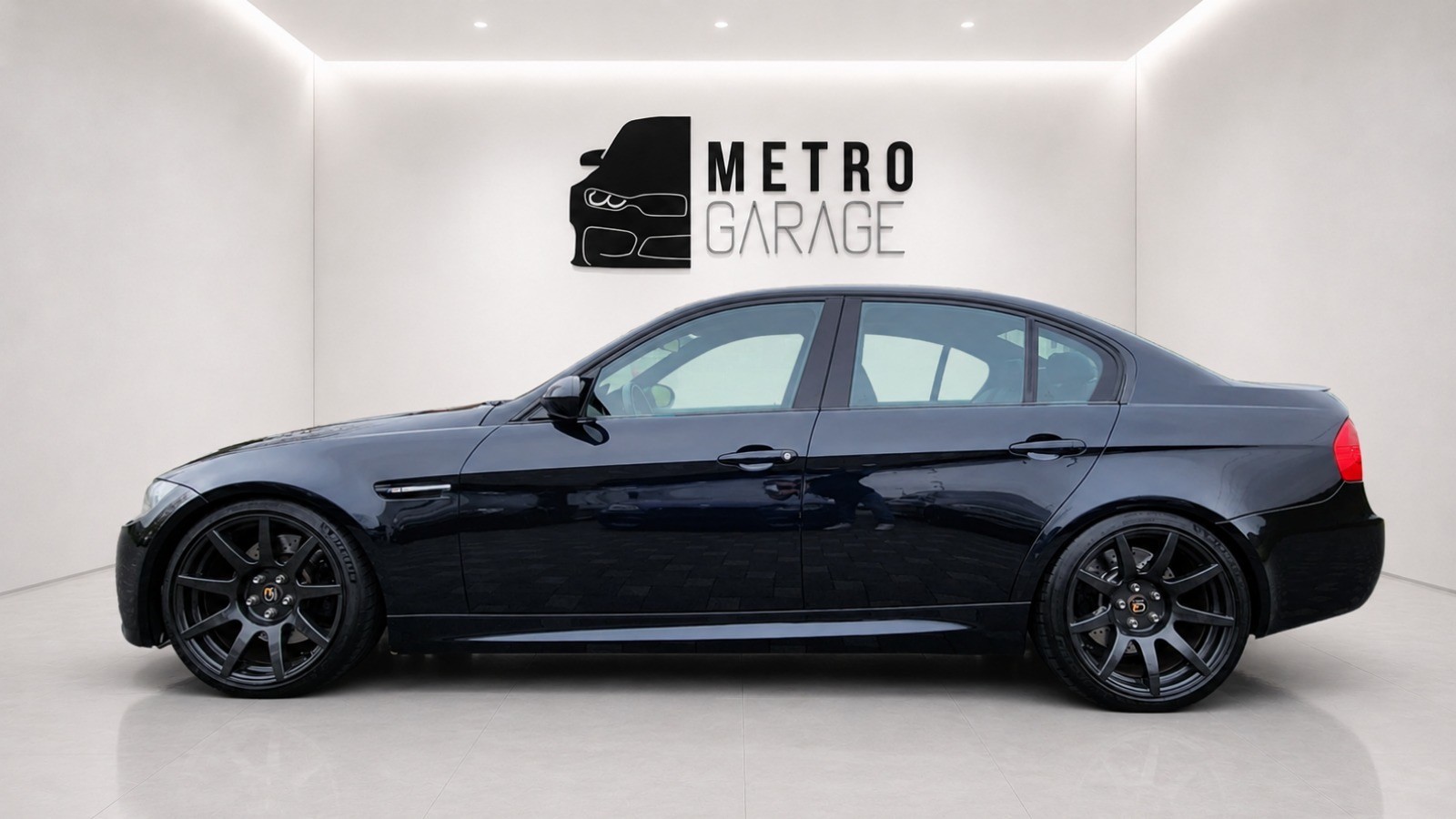 BMW M3 Limousine-showroom-element-1