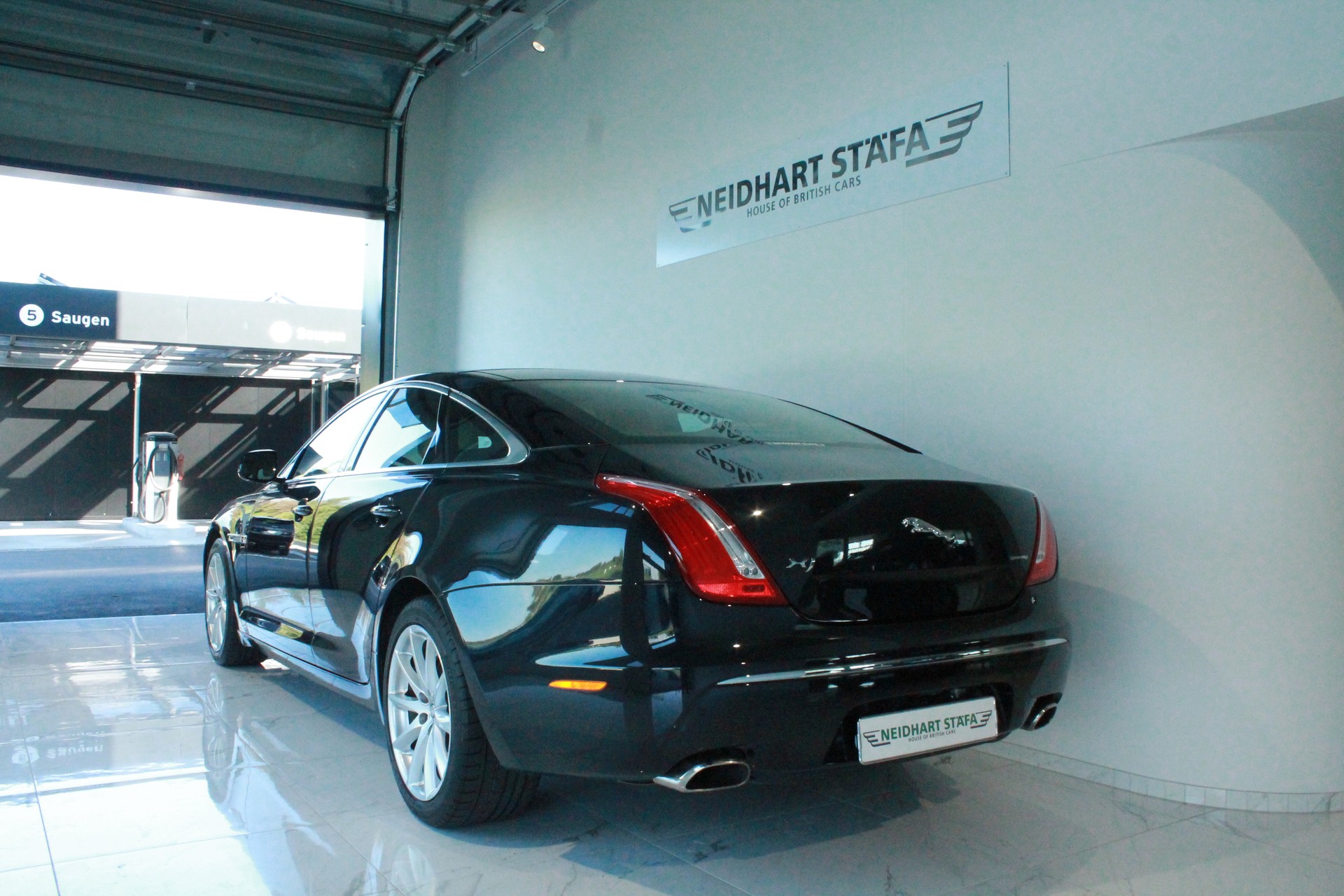 JAGUAR XJ 5.0 V8 Premium Luxury Automatic-image-2