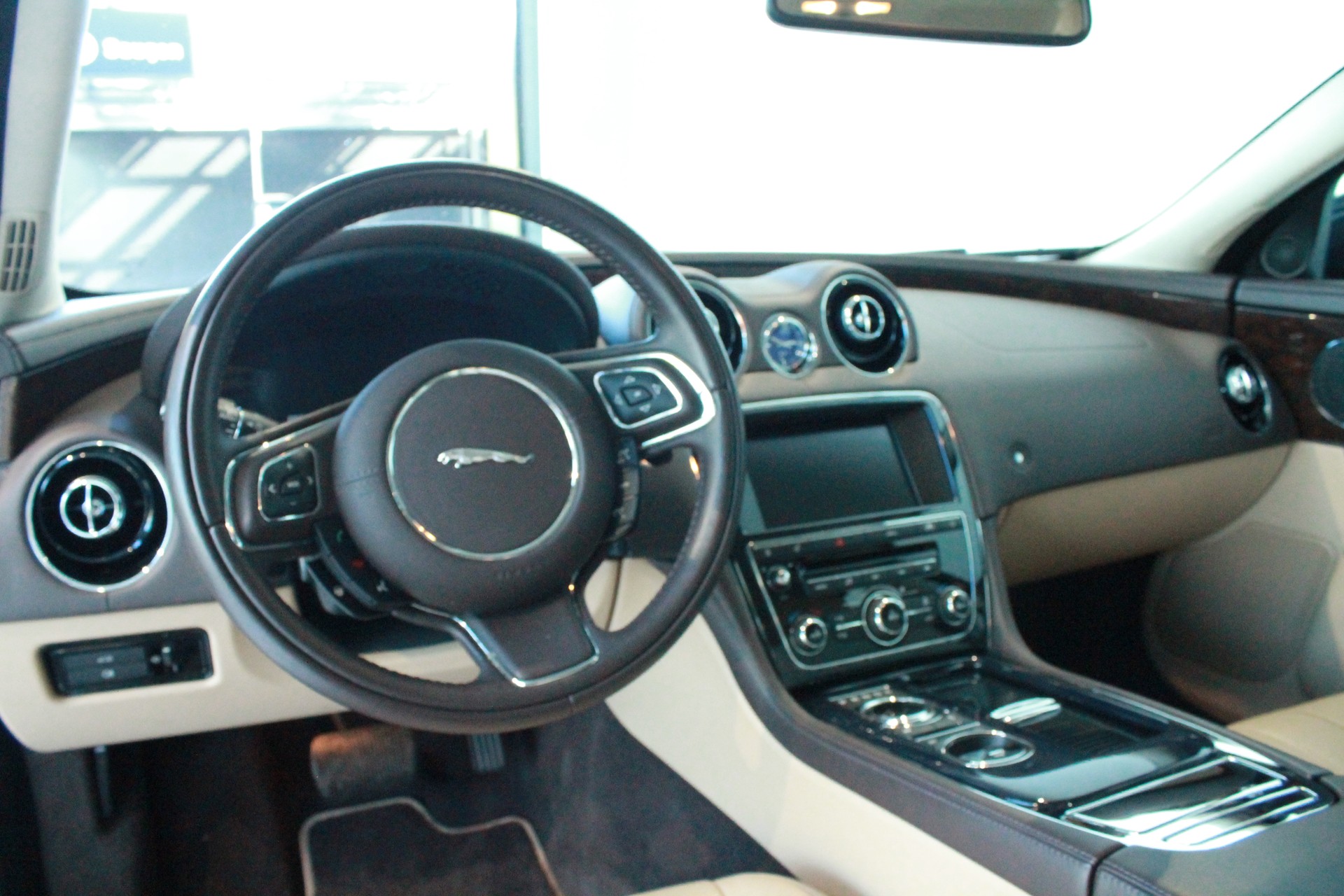 JAGUAR XJ 5.0 V8 Premium Luxury Automatic-image-3