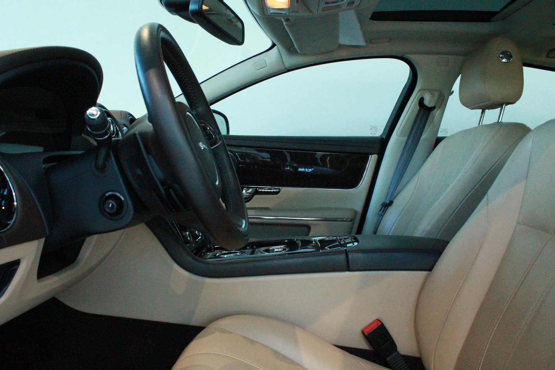 JAGUAR XJ 5.0 V8 Premium Luxury Automatic-image-4