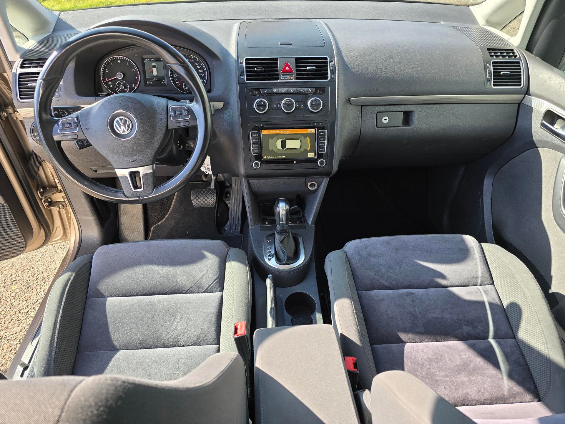 VW Touran 1.4 TSI Highline DSG-image-9