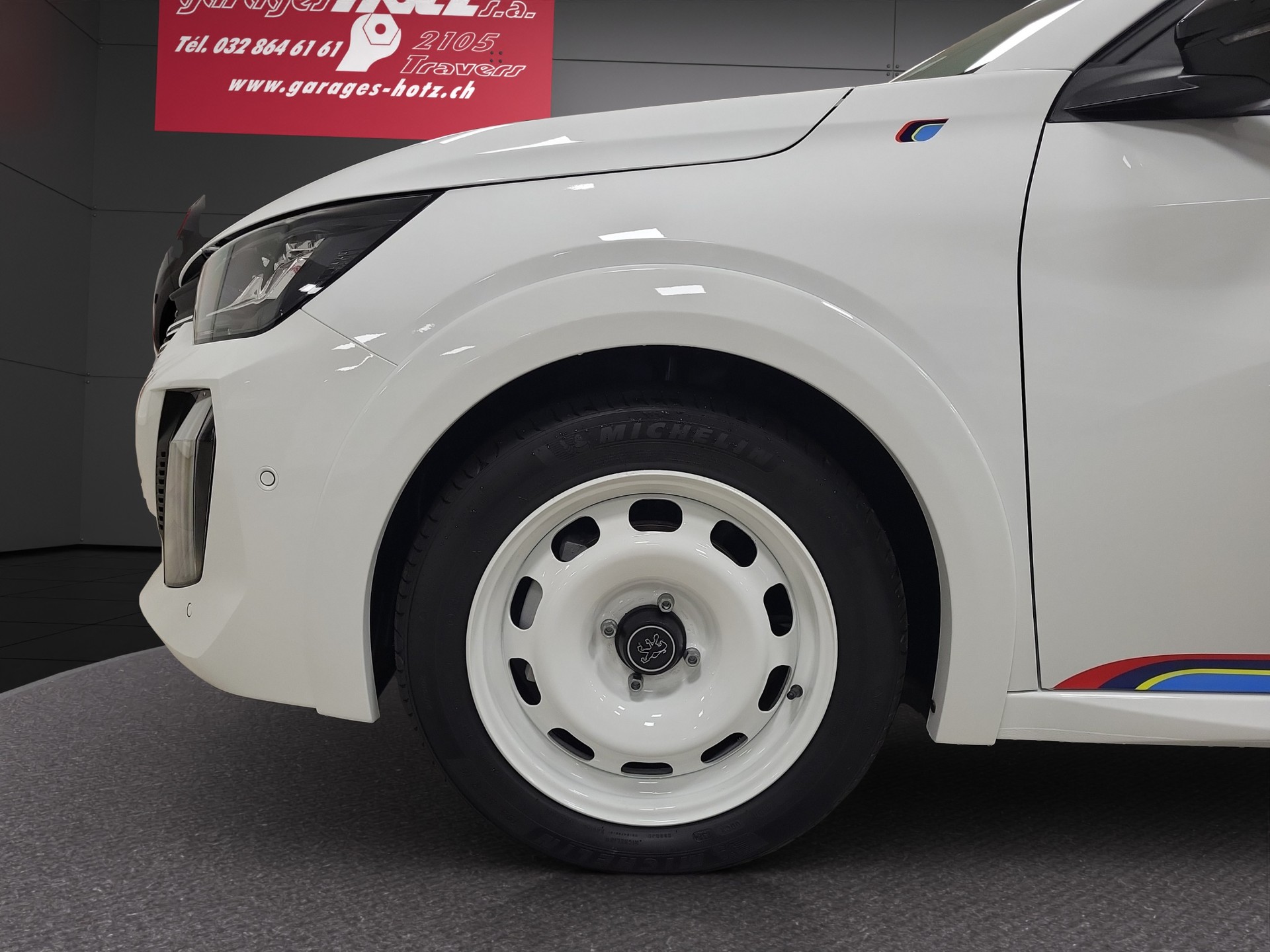PEUGEOT 208 1.2 208 R-image-3