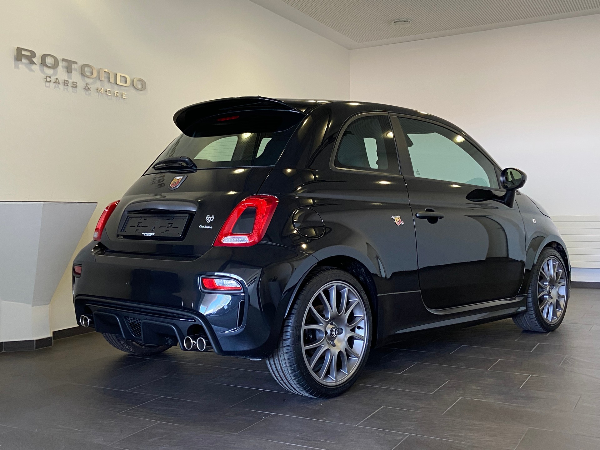 FIAT 695 1.4 16V Turbo Abarth Turismo-image-1