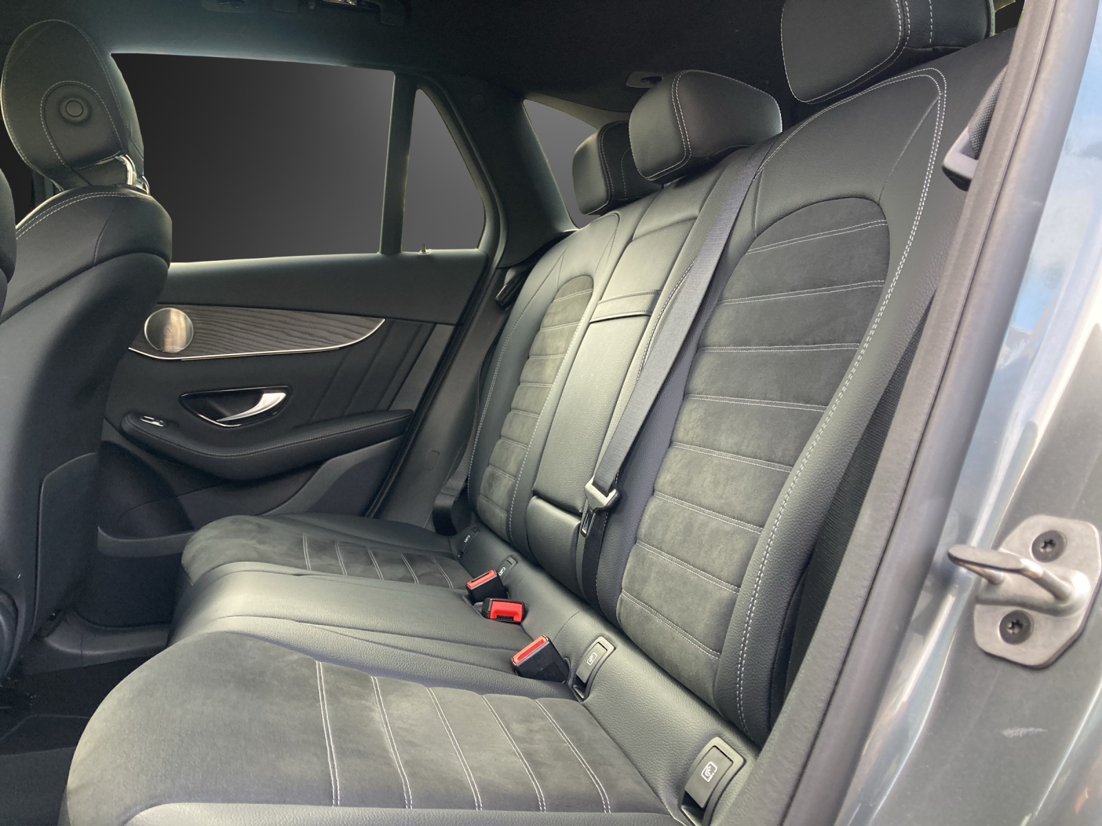 MERCEDES-BENZ GLC 300 e AMG Line 4Matic-image-14