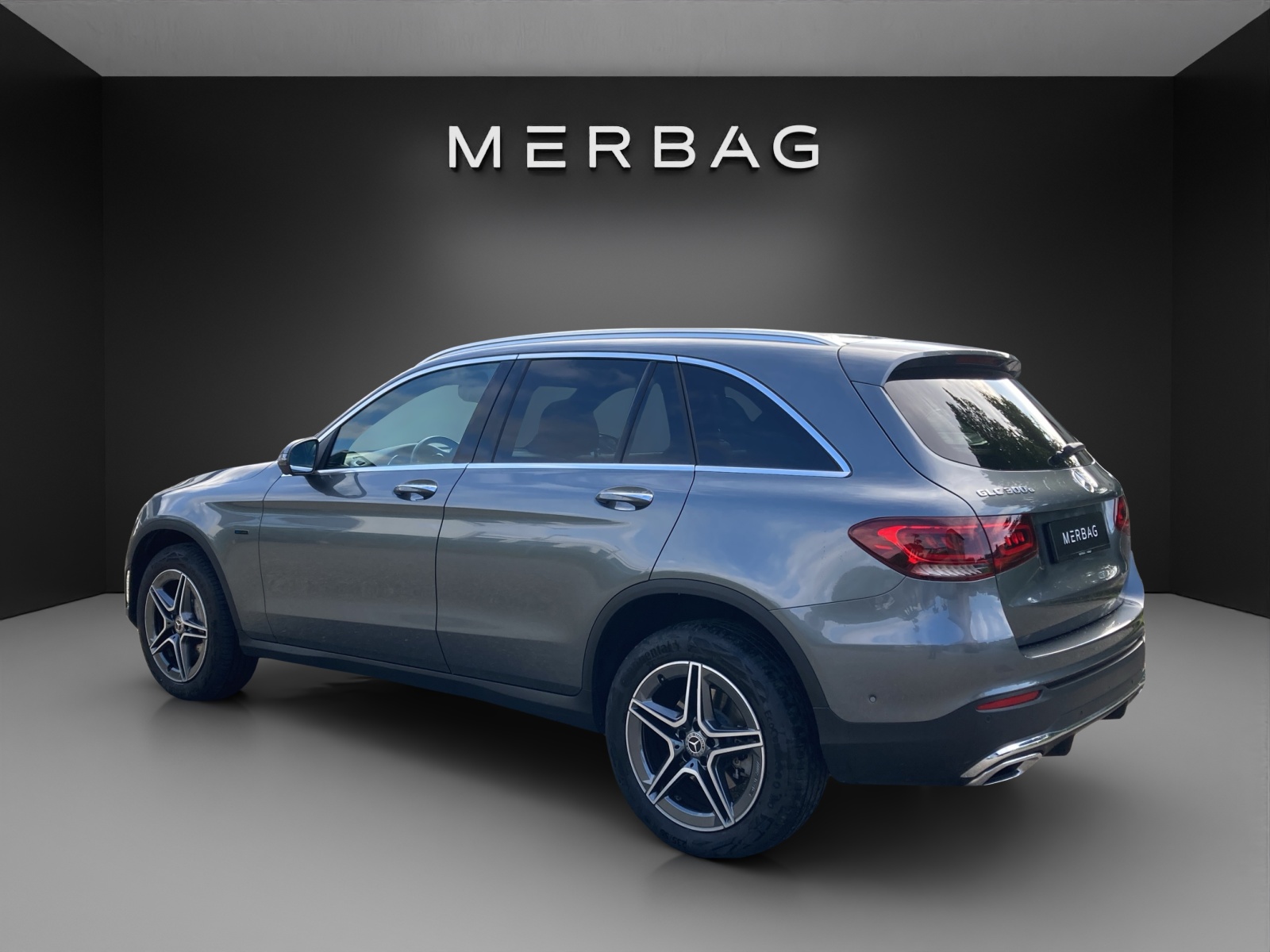MERCEDES-BENZ GLC 300 e AMG Line 4Matic-image-2