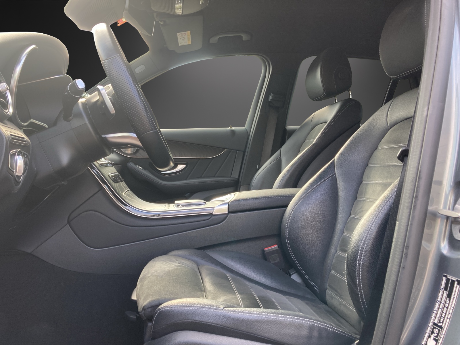 MERCEDES-BENZ GLC 300 e AMG Line 4Matic-image-9