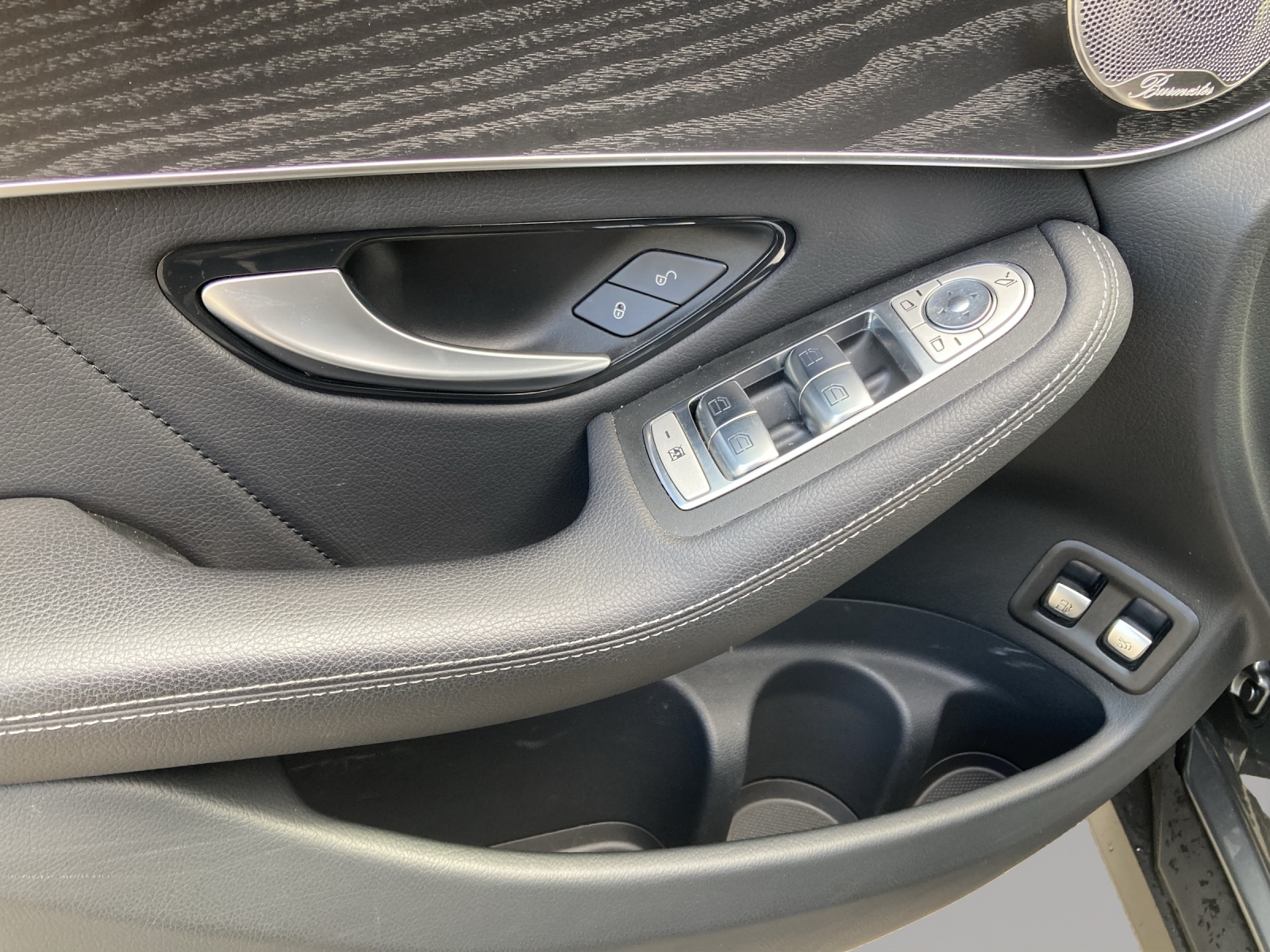 MERCEDES-BENZ GLC 300 e AMG Line 4Matic-image-12