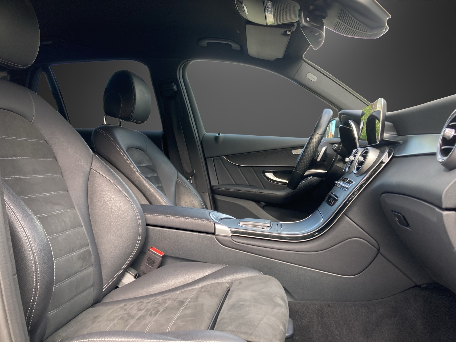 MERCEDES-BENZ GLC 300 e AMG Line 4Matic-image-11