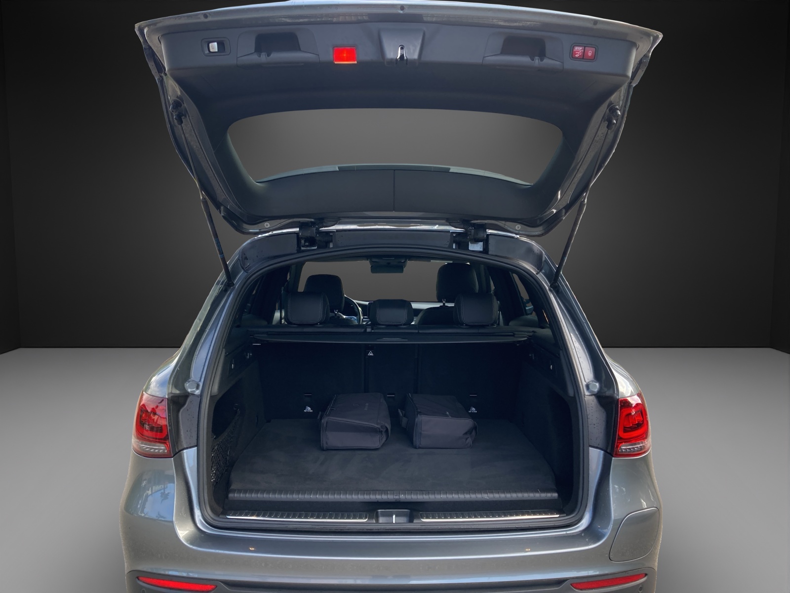 MERCEDES-BENZ GLC 300 e AMG Line 4Matic-image-8